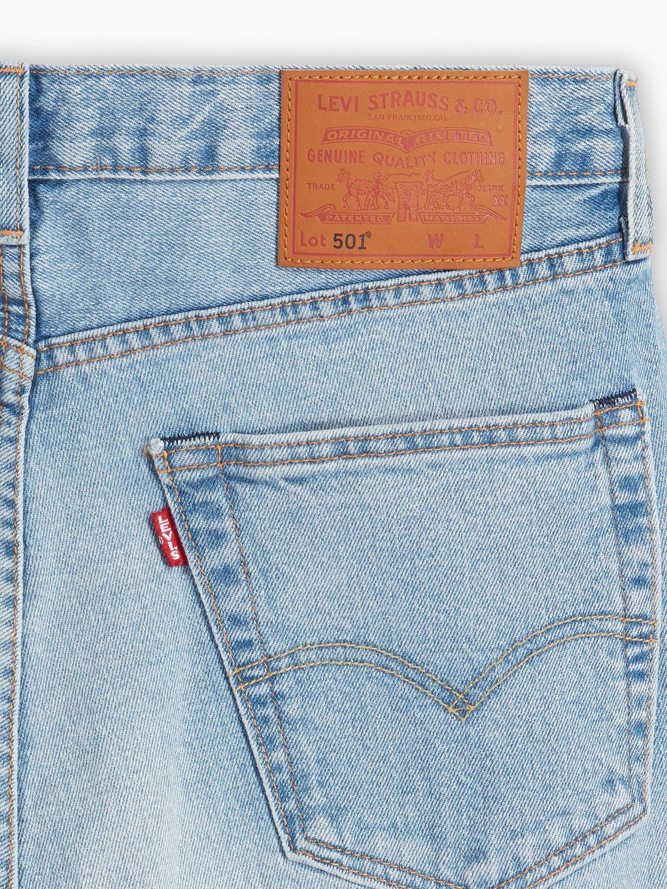 How much do levi jeans stretch best sale