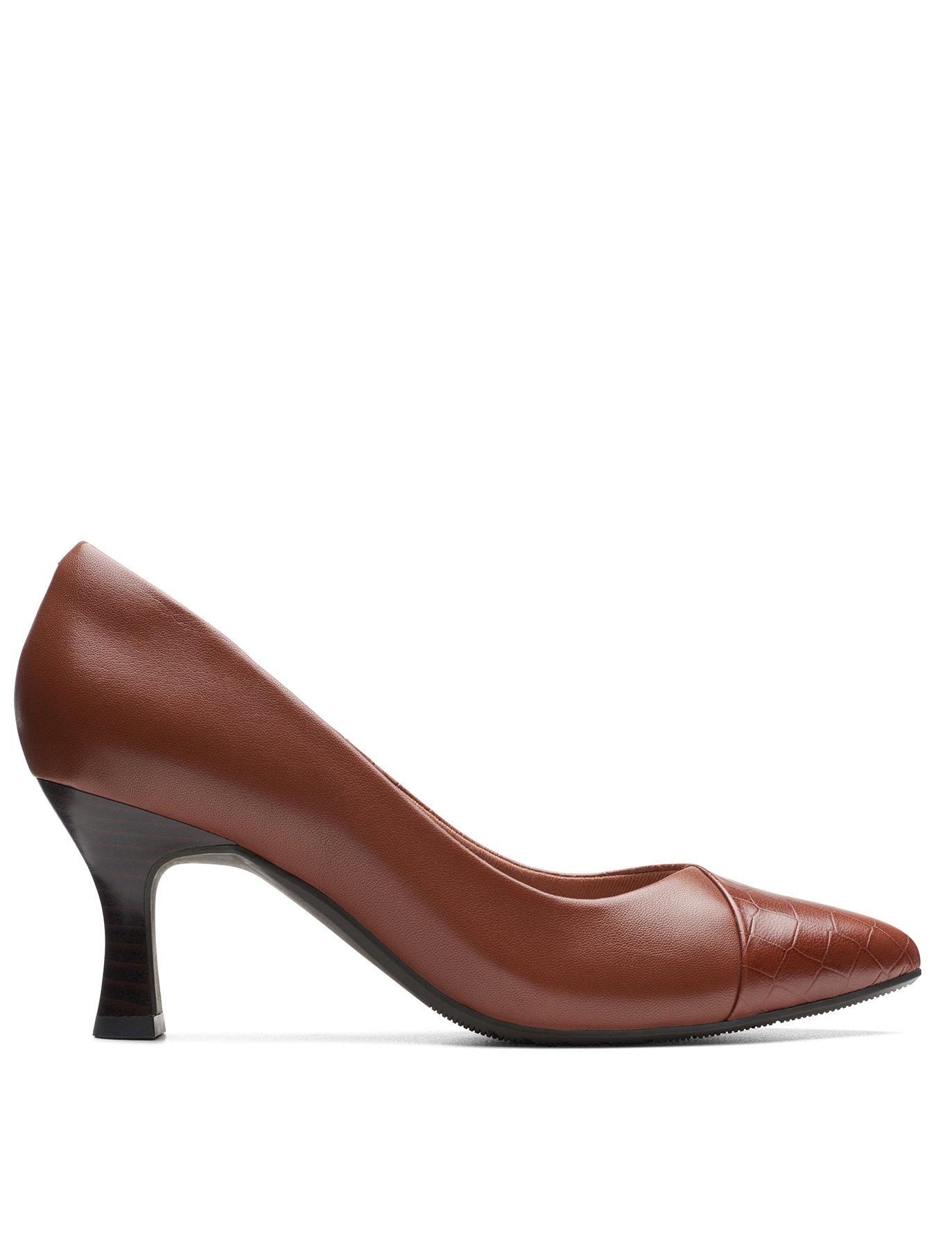 Clarks best sale tan heels