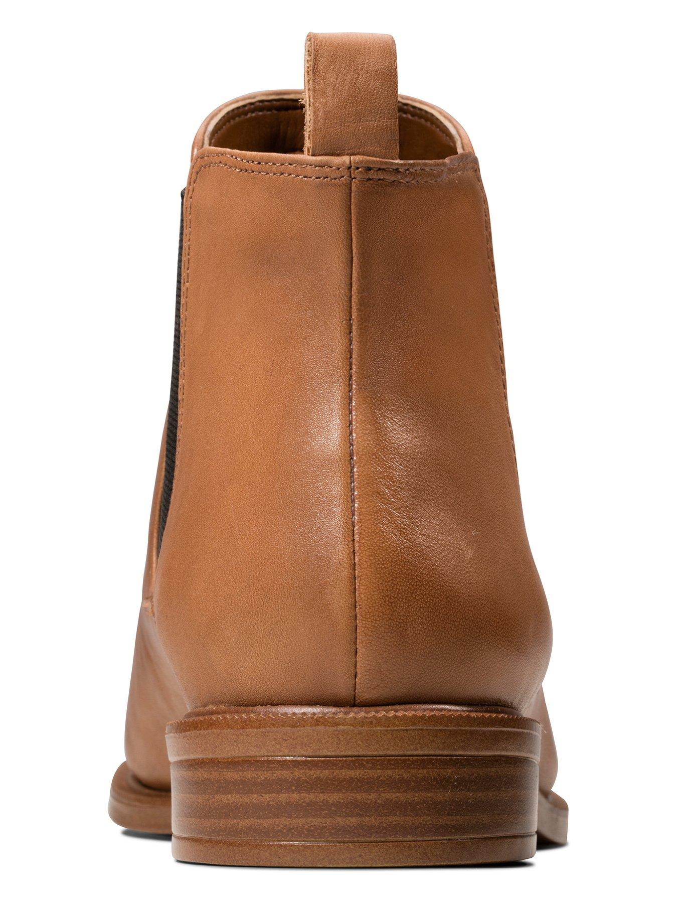 Clarks wide hot sale fit boots