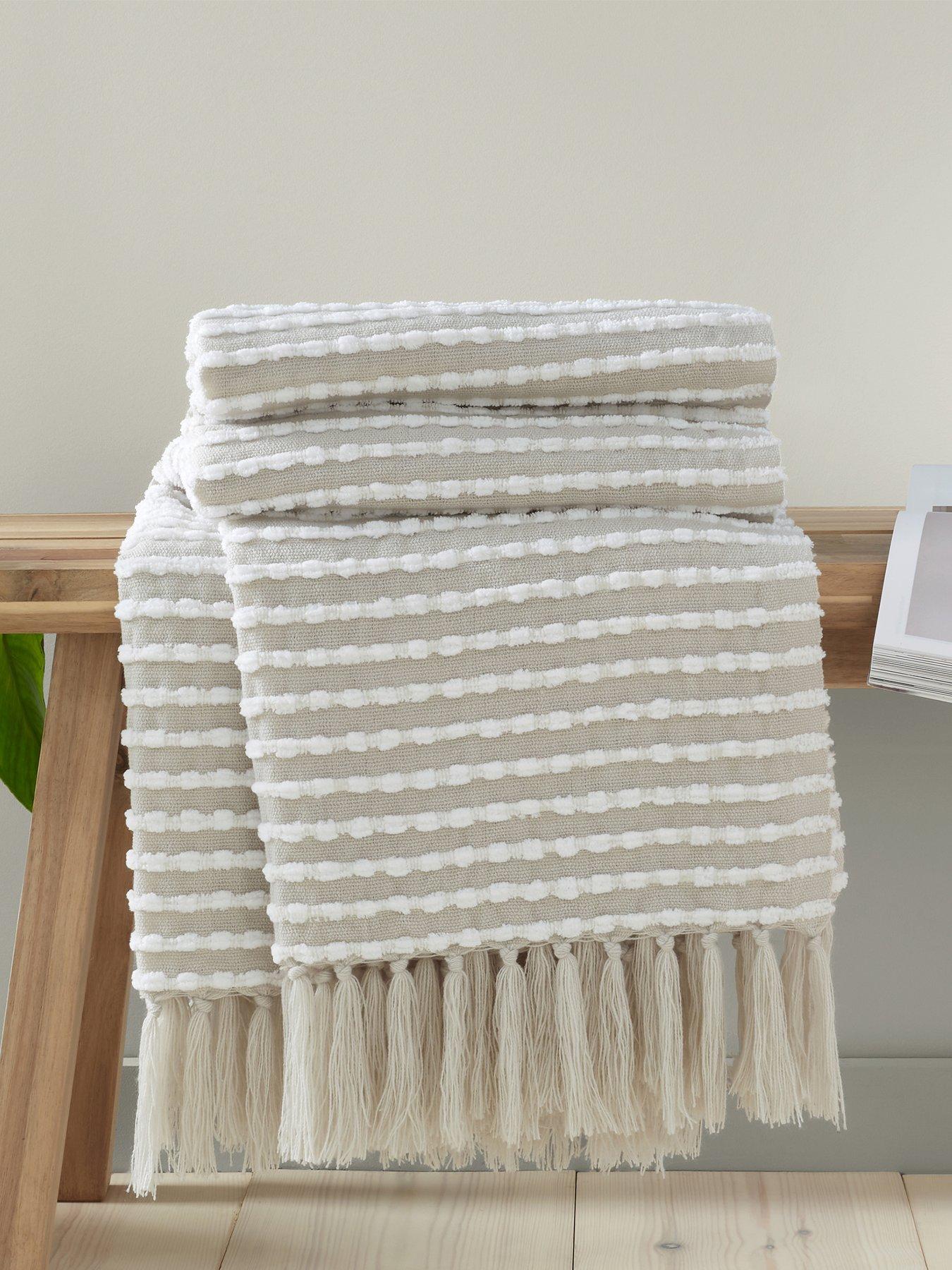 Catherine Lansfield Stab Stitch Throw- 125x150cm