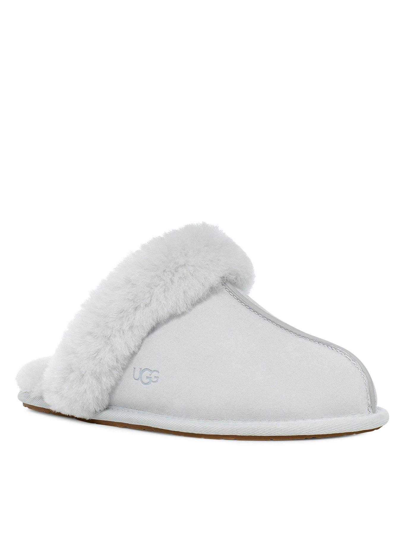 Light grey hot sale ugg slippers