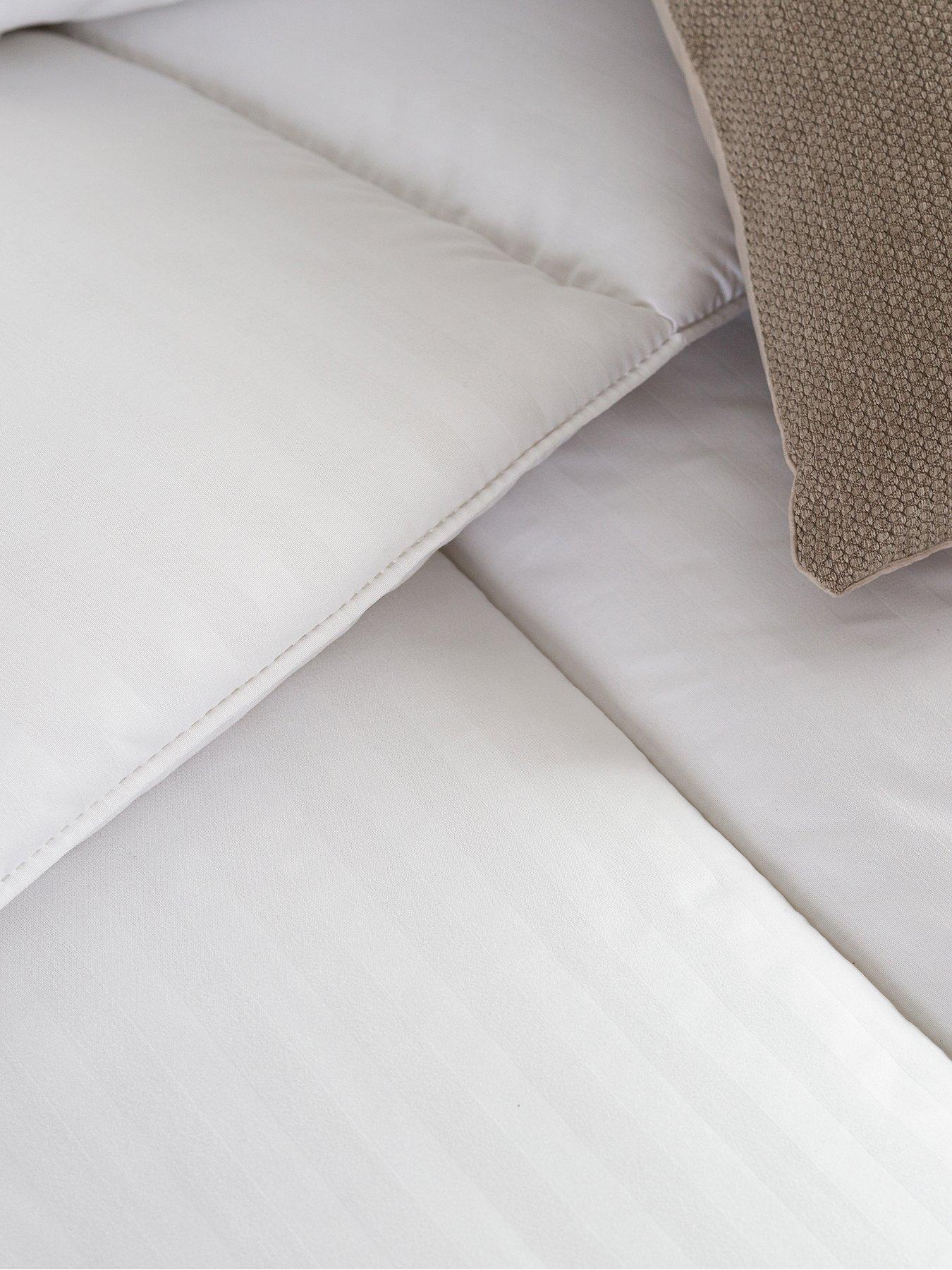 Image 5 of 6 of Snuggledown of Norway Luxurious Hotel 4.5 Tog Duvet&nbsp;- White