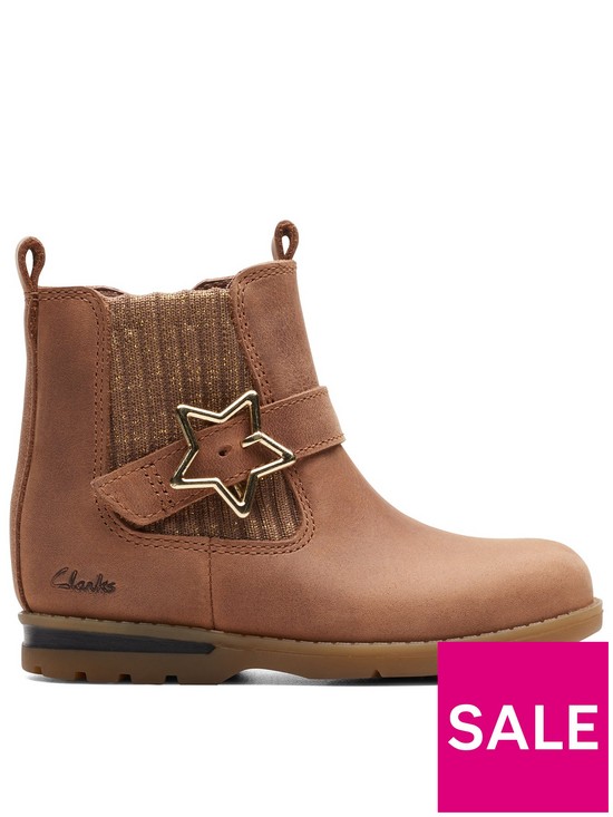 front image of clarks-toddler-dabi-star-boots-brown