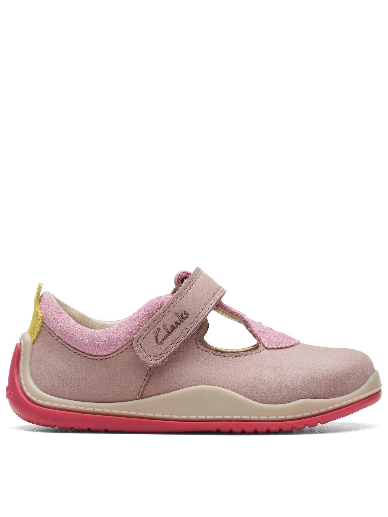 Clarks children's hotsell shoes clearance