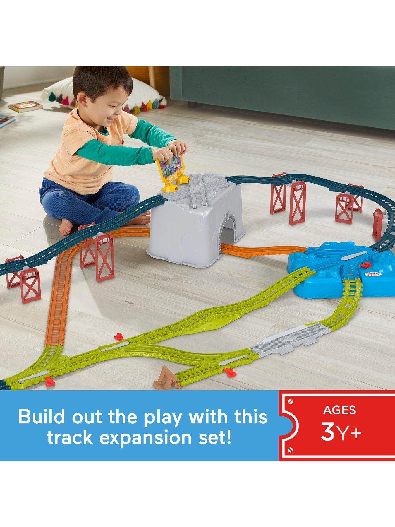 Image 2 of 6 of Thomas & Friends Connect &amp; Build Train Track Bucket