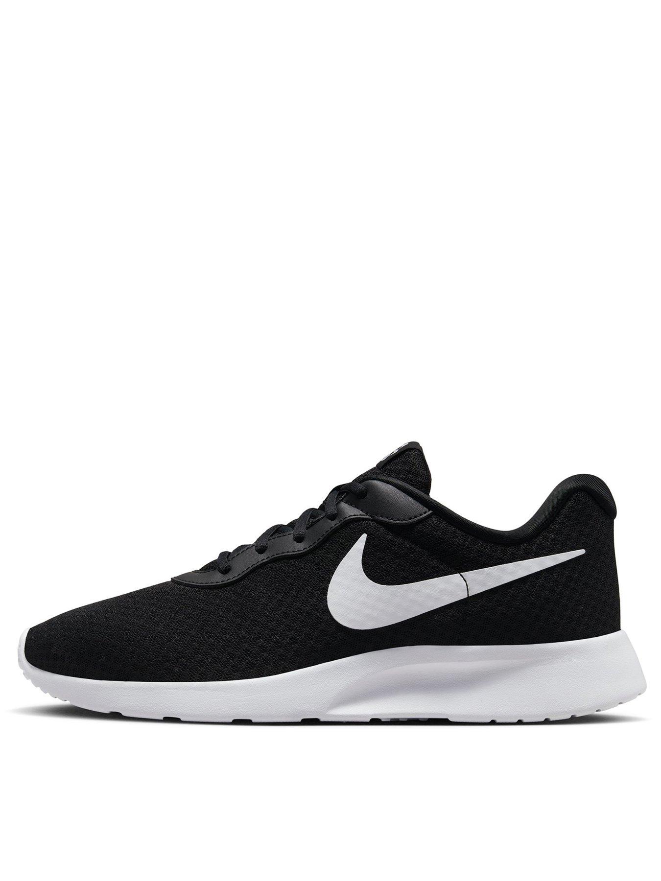 Nike tanjun mens trainers black sale