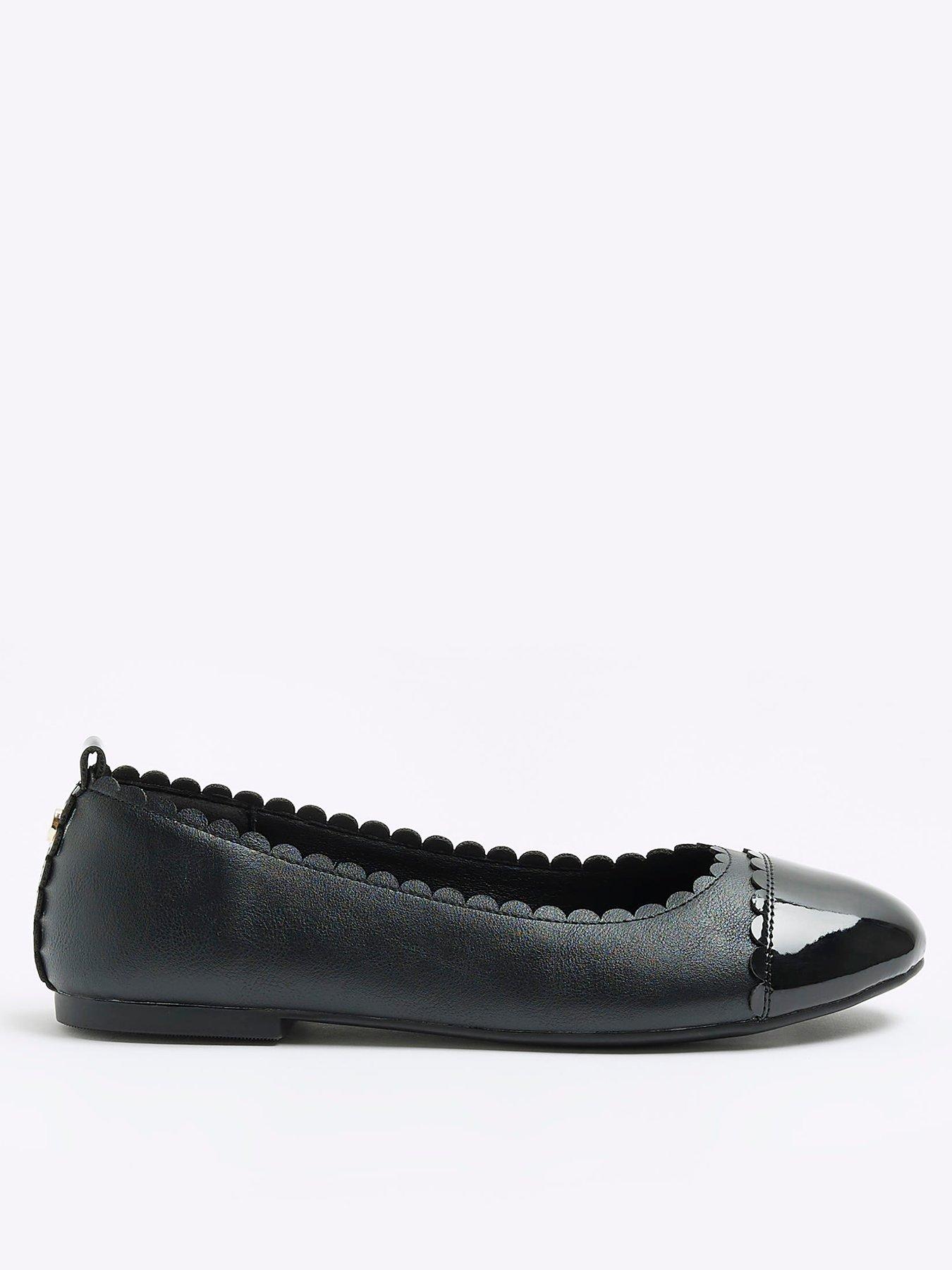 Black scalloped hot sale ballet flats