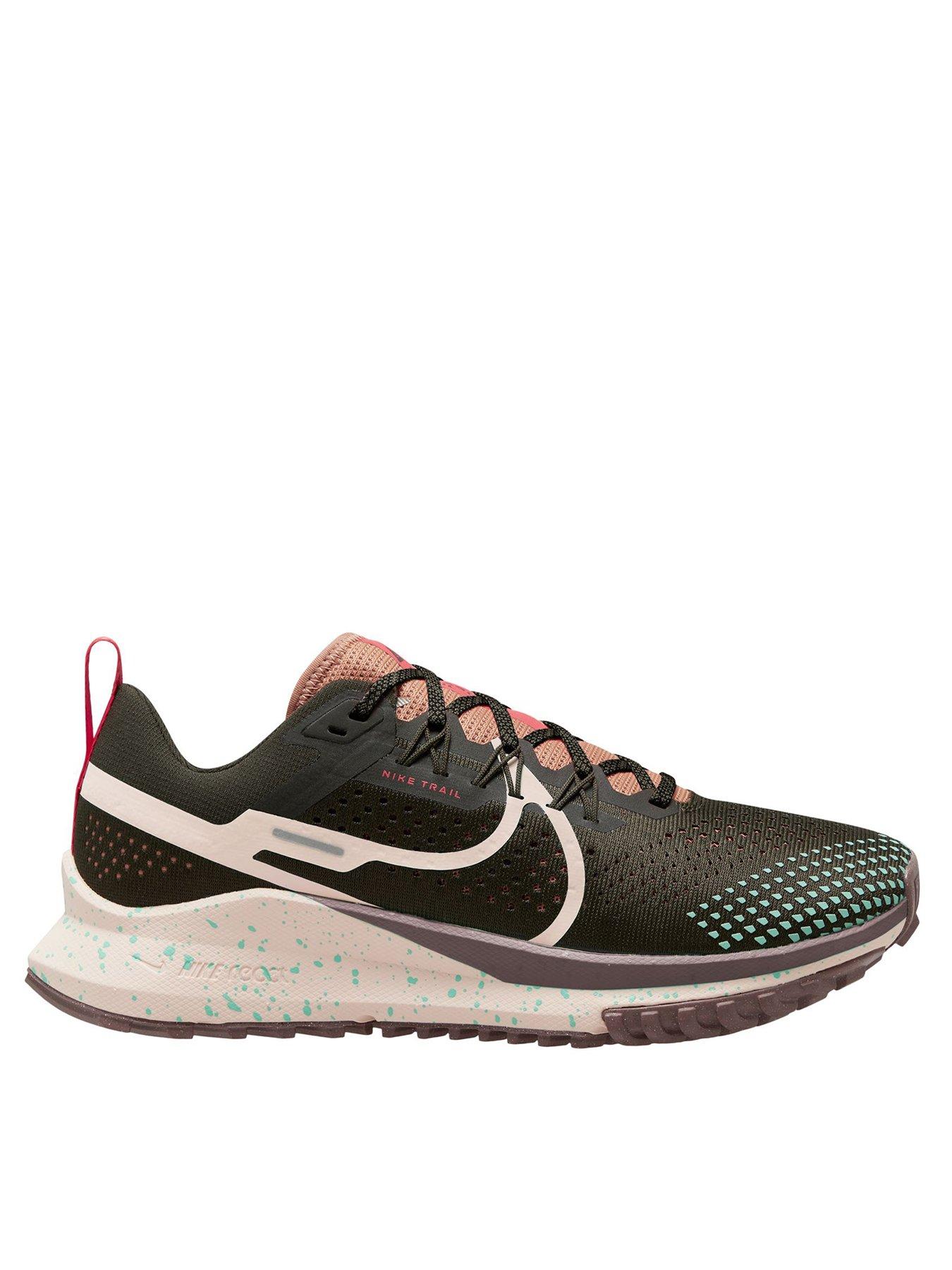 Nike trainers clearance 4