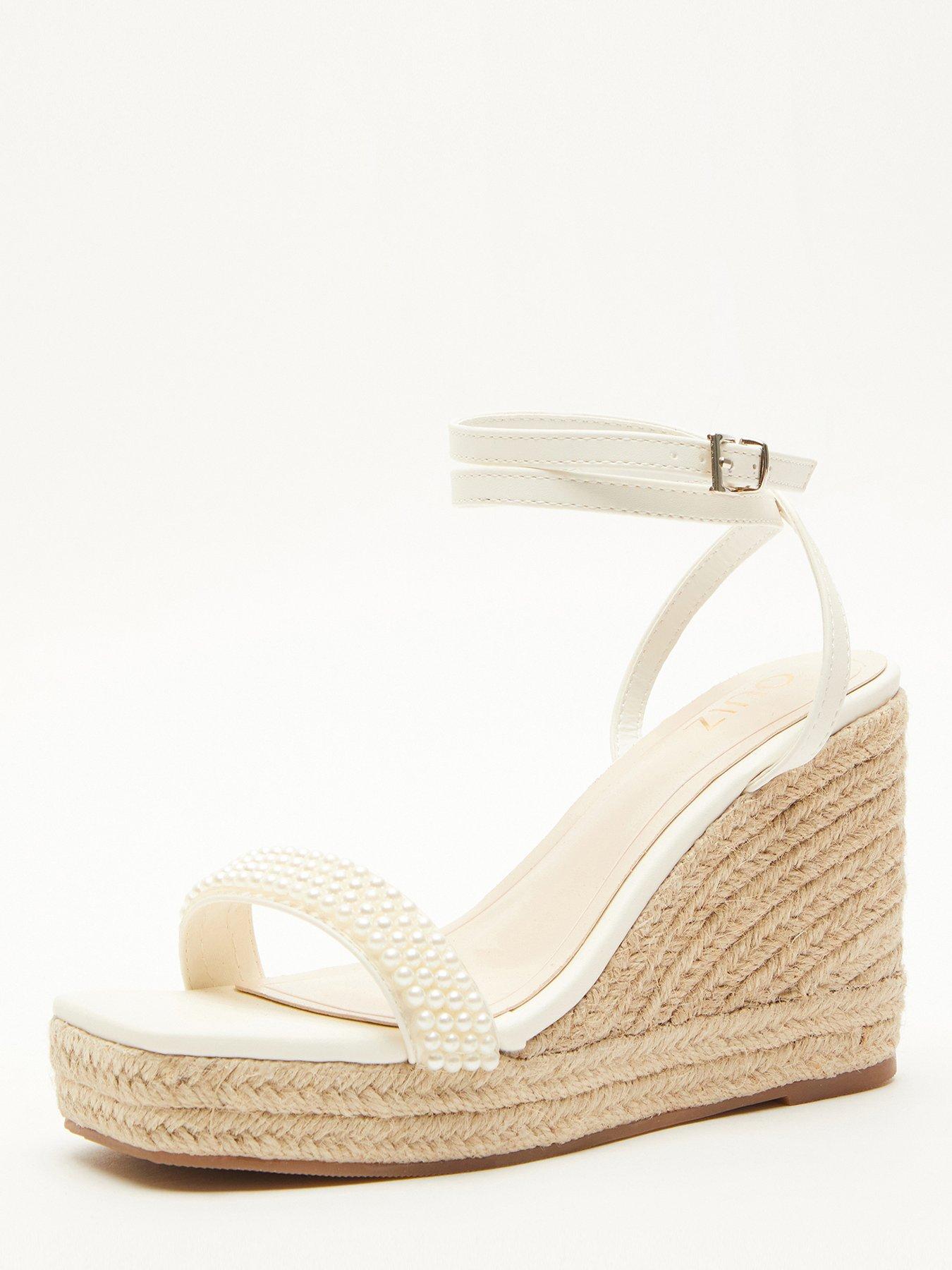 Quiz hot sale white wedges