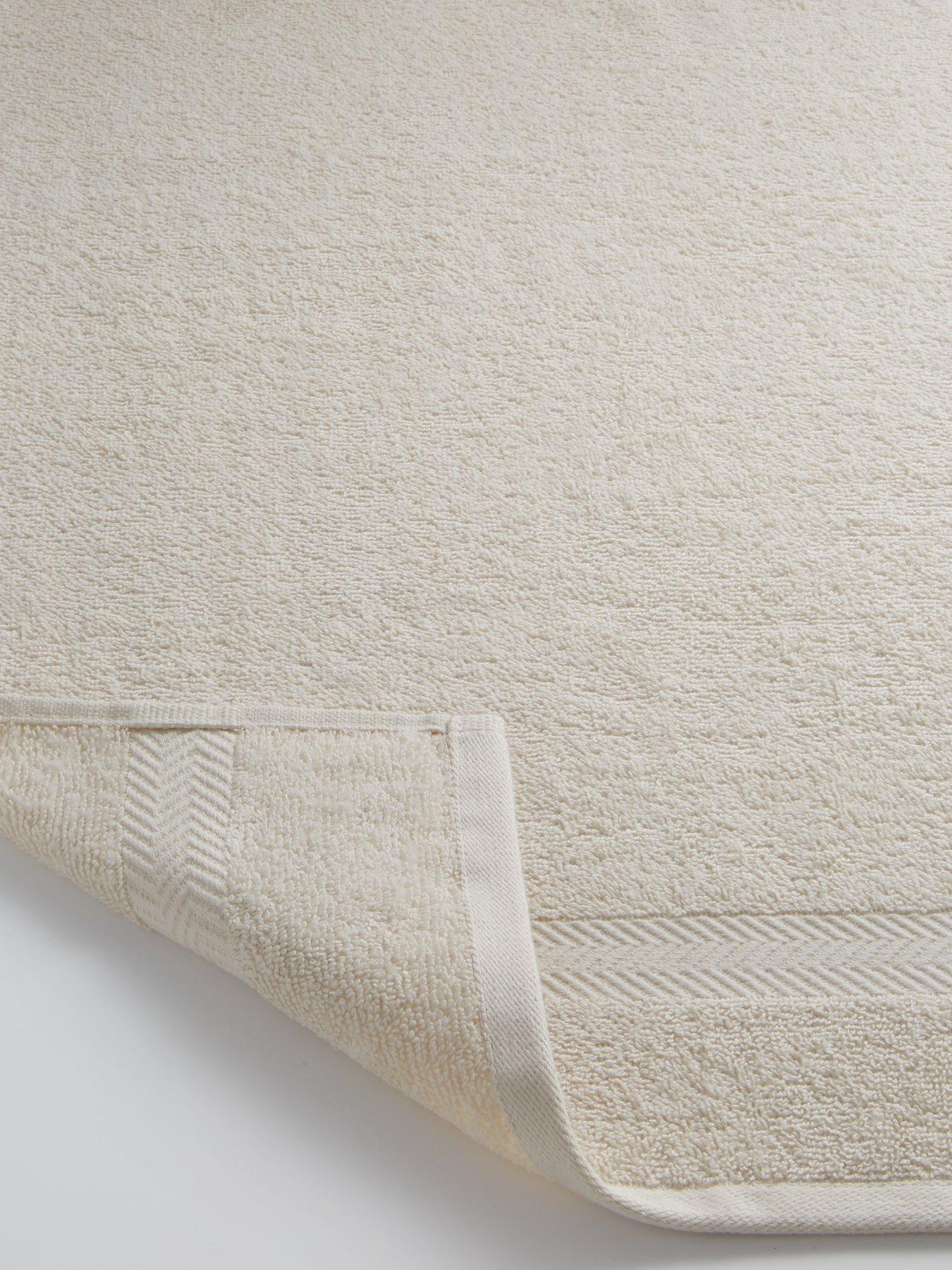 Image 3 of 4 of Everyday Quick Dry 450 gsm Four-Piece Towel Bale