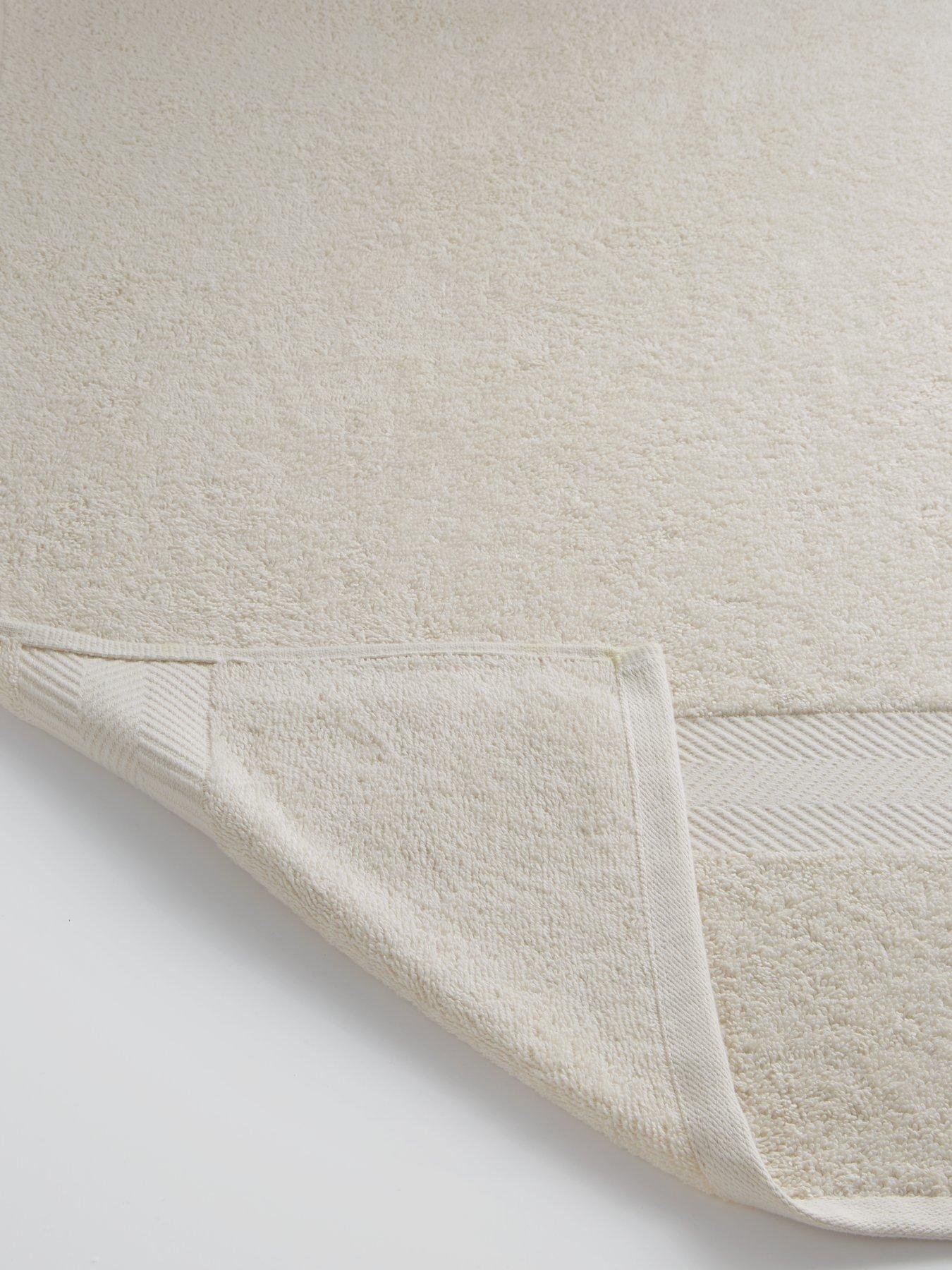 Image 3 of 4 of The Very Collection Quick Dry 450 gsm Jumbo Bath Sheet