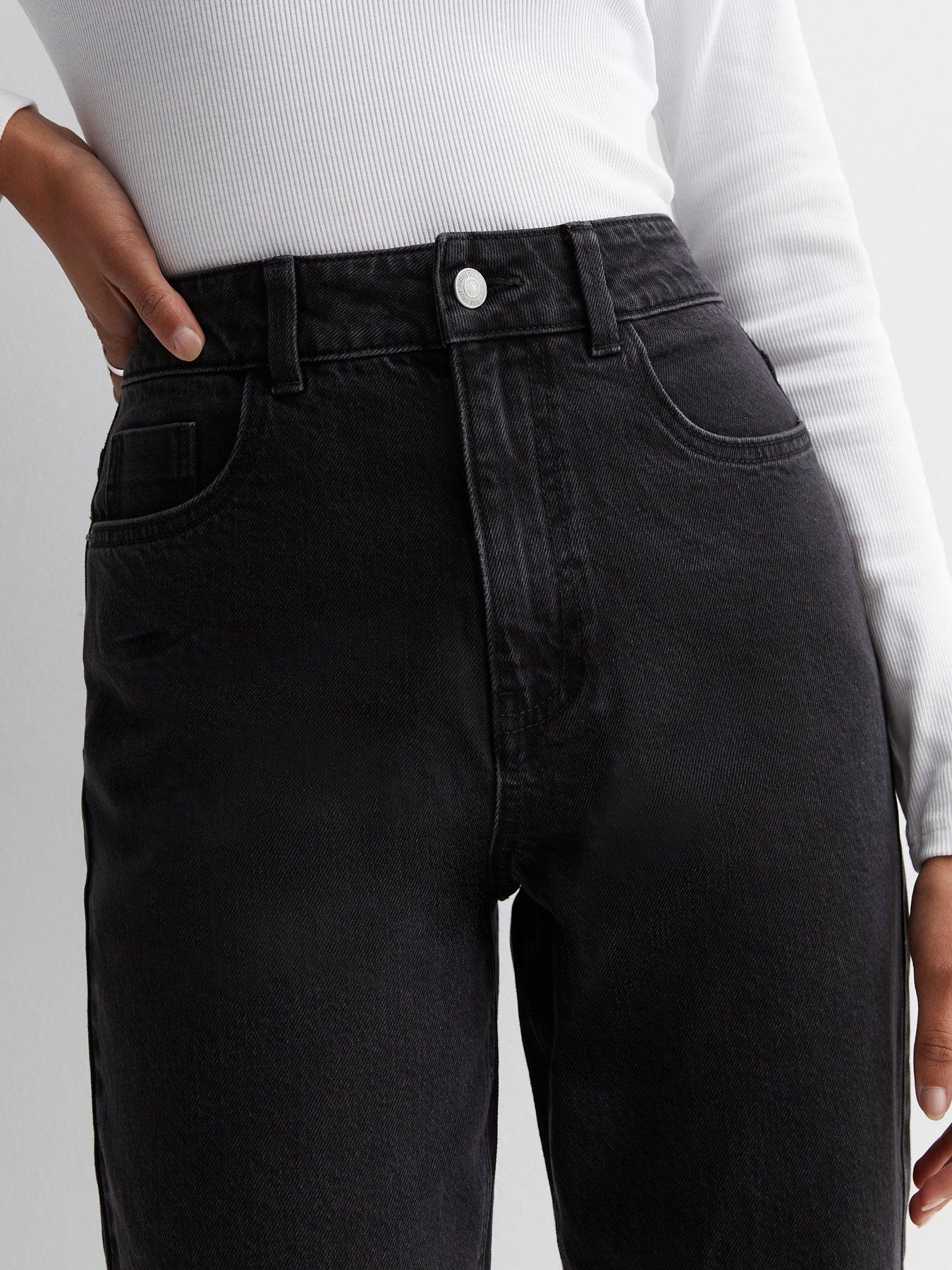 Image 4 of 5 of New Look High Waist Tori Mom Jeans - Black