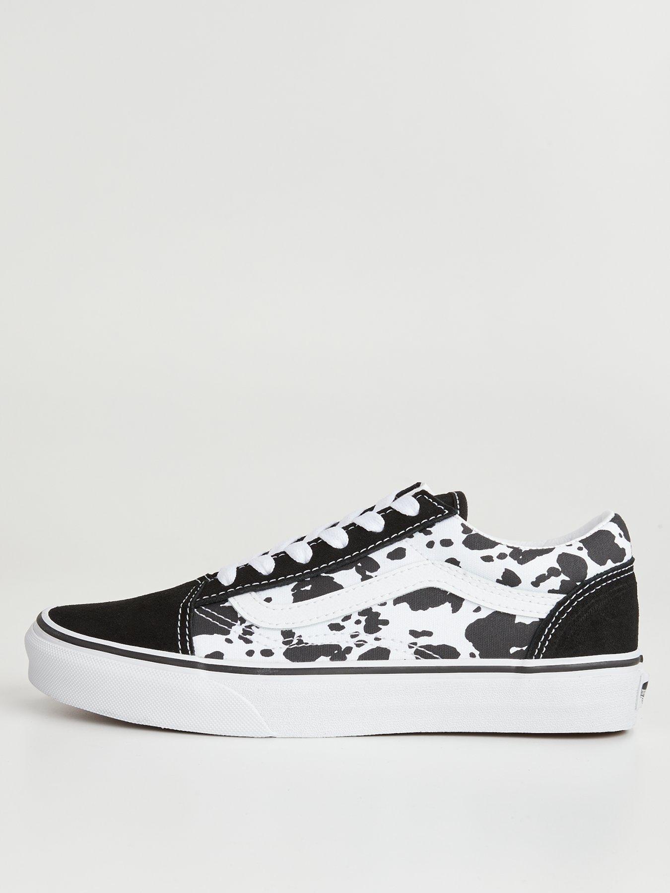 Vans old skool on sale with vans logo