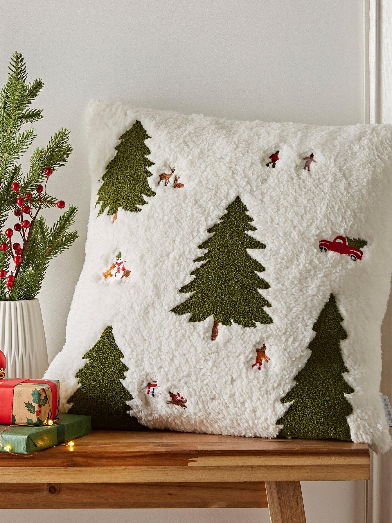 catherine-lansfield-cosy-boucle-christmas-tree-cushion