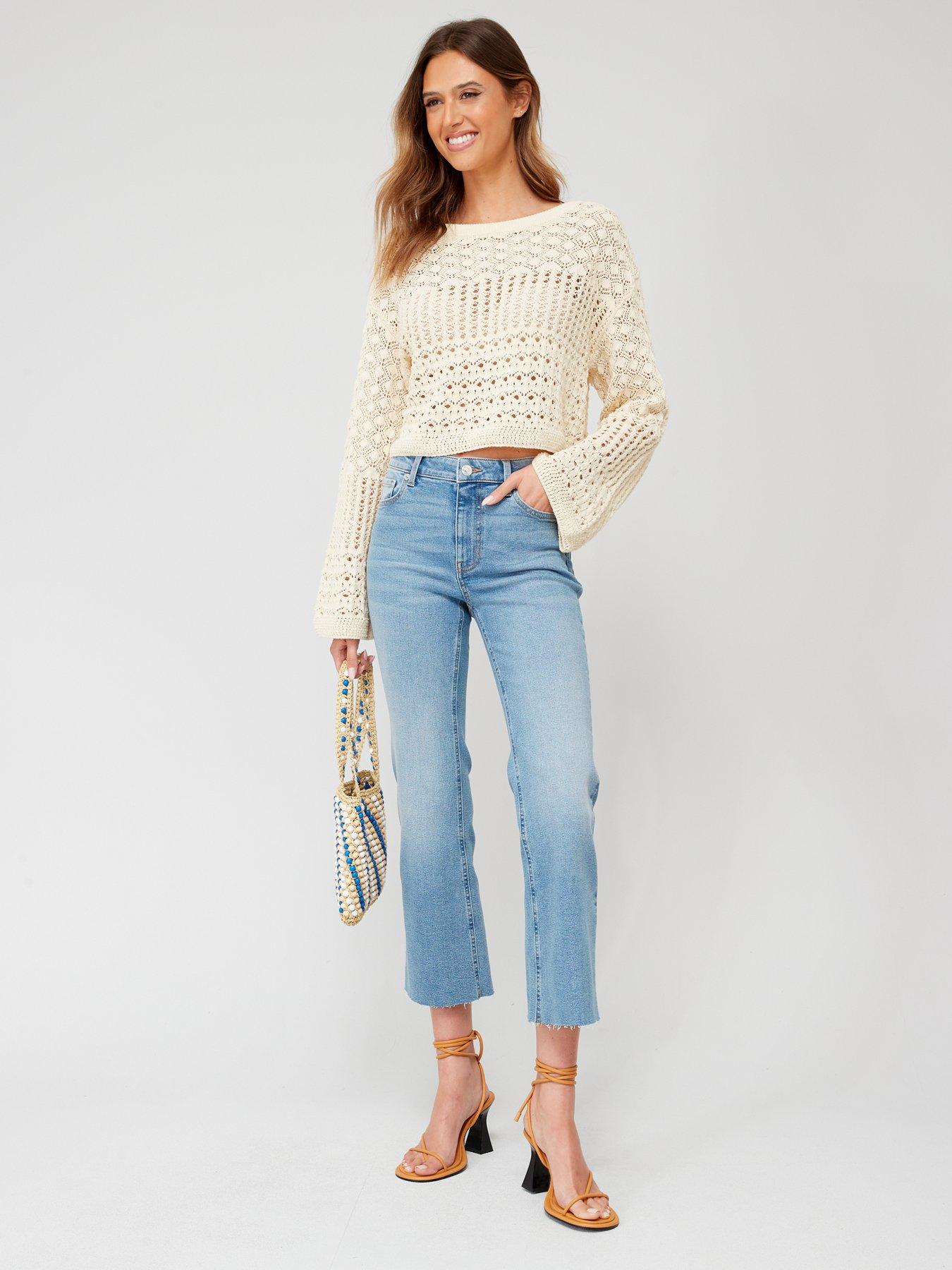 How to wear cropped flare jeans - Mint Arrow