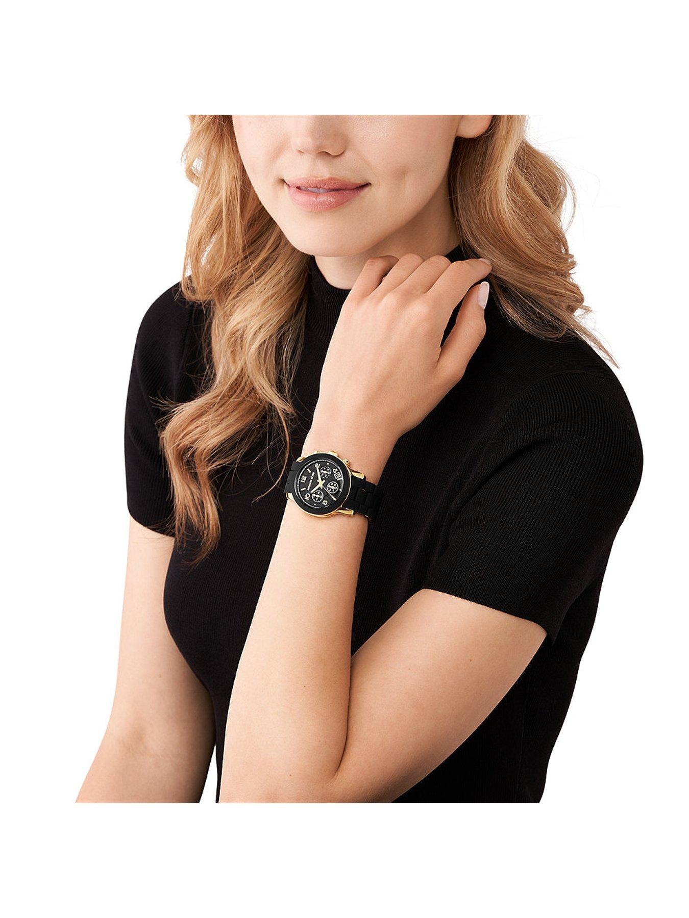 Michael kors runway 2025 black smartwatch