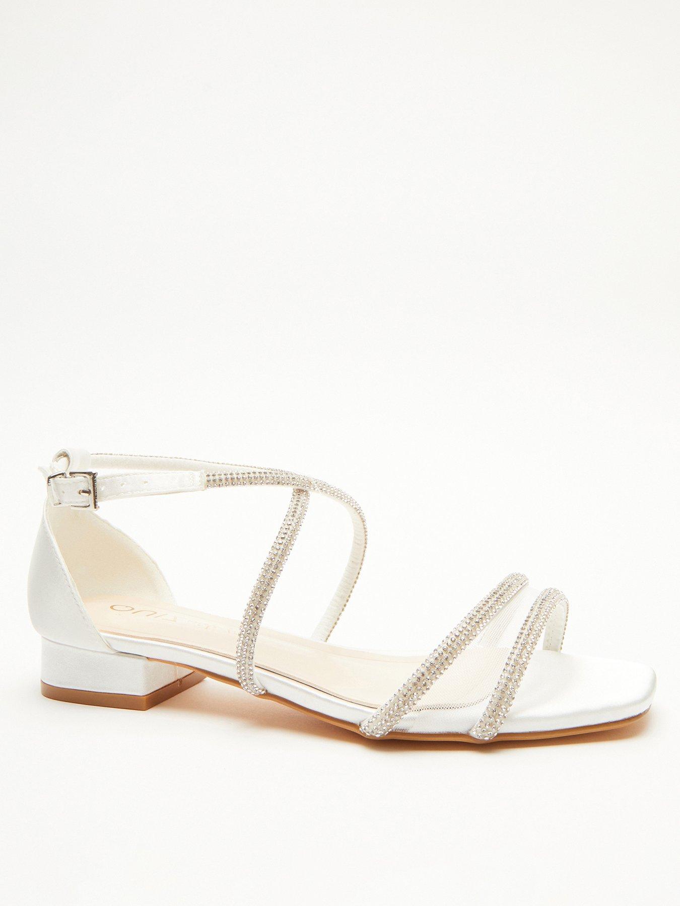 Quiz on sale white sandals