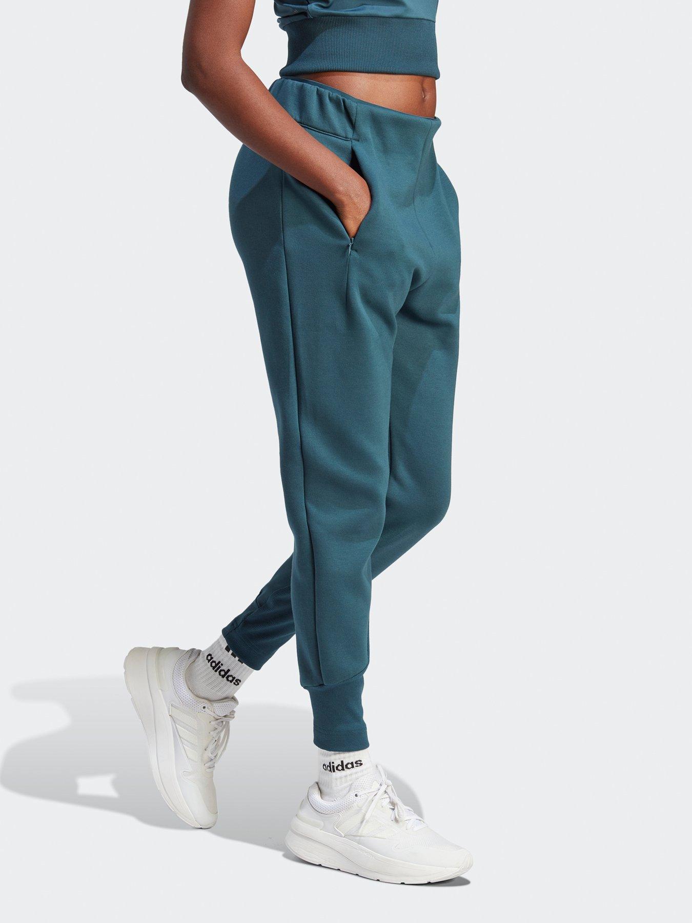 Brand new Lululemon cargo pants sz 4, Women's Fashion, Bottoms, Other  Bottoms on Carousell