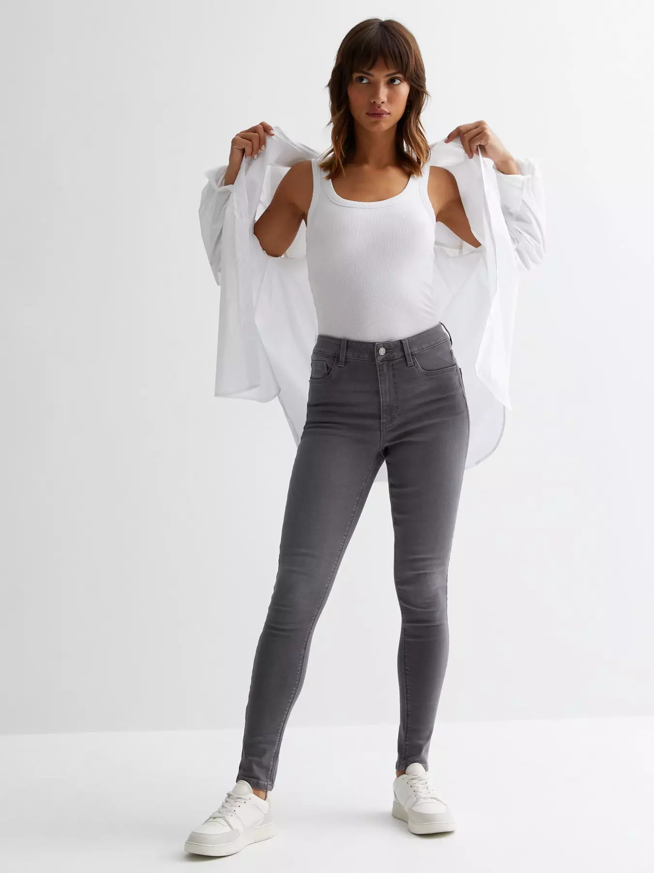 https://media.very.co.uk/i/very/VM0Y4_SQ1_0000000215_LIGHT_GREY_MDf/new-look-grey-mid-rise-amie-skinny-jeans.jpg?$180x240_retinamobilex2$&$roundel_very$&p1_img=new_2017&fmt=webp