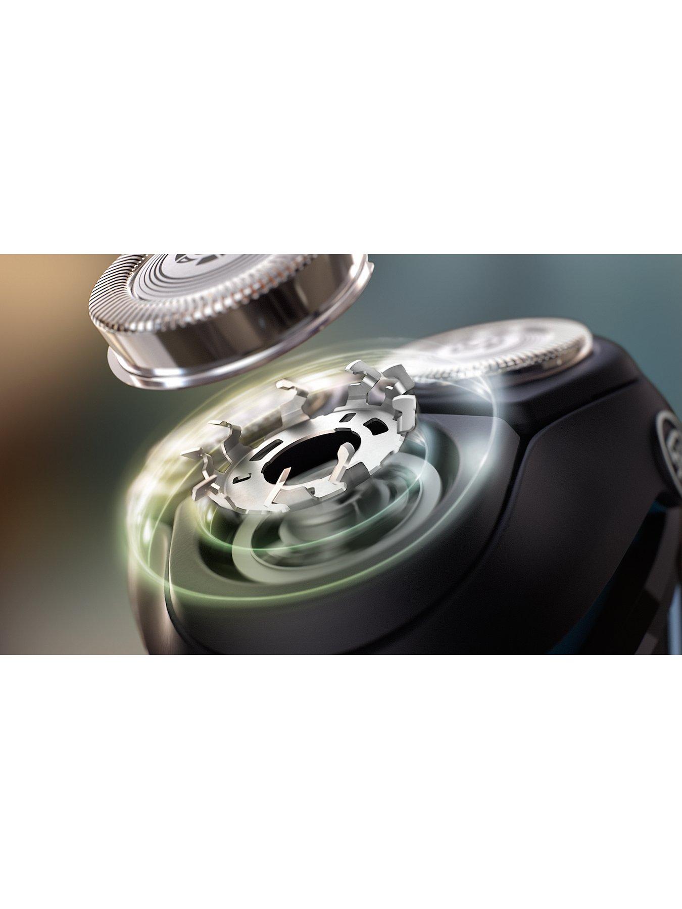Image 4 of 8 of Philips Series 3000 Wet &amp; Dry Electric Shaver with Pop-up trimmer, S3243/12