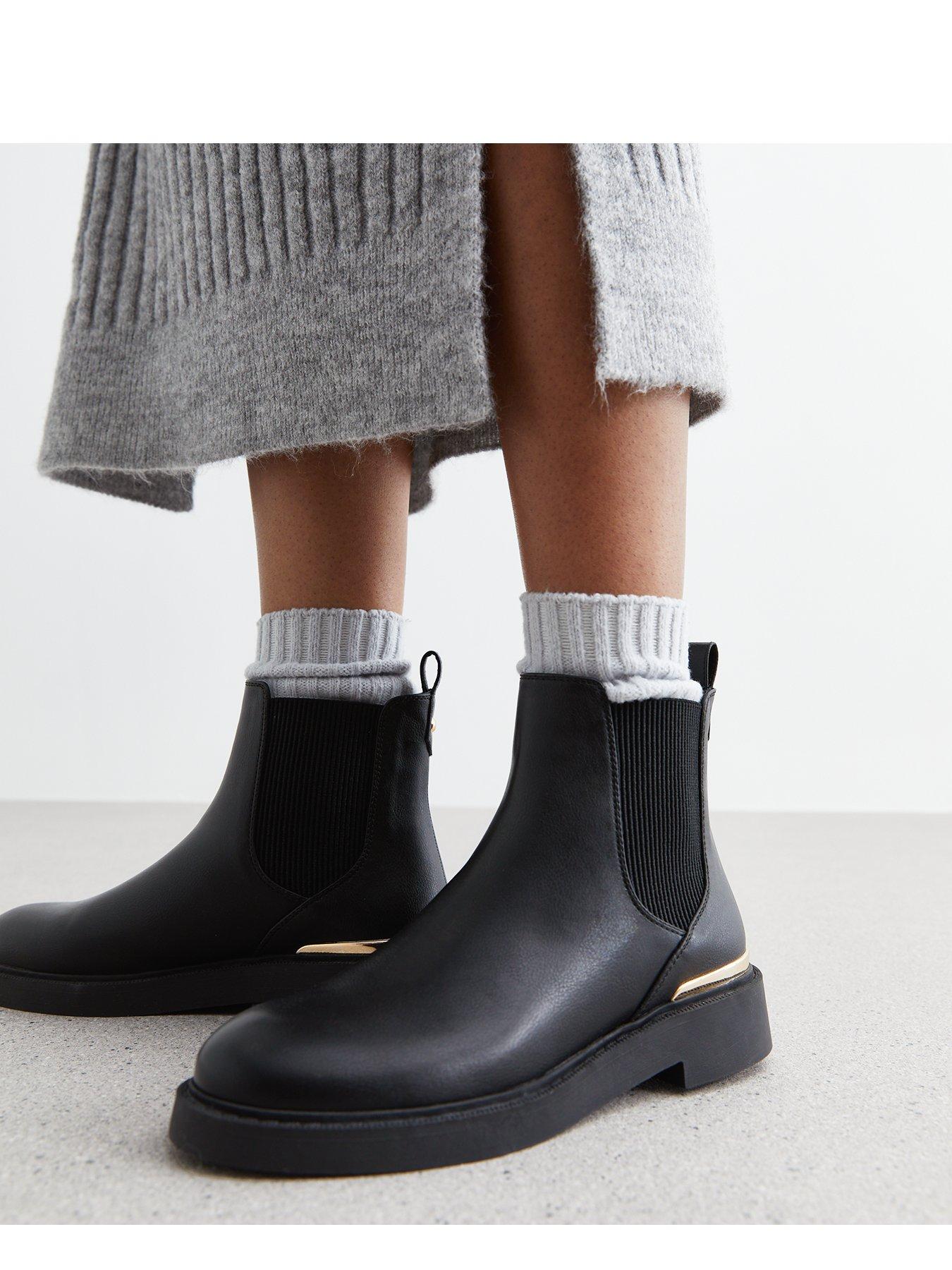 Metal trim deals chelsea boots