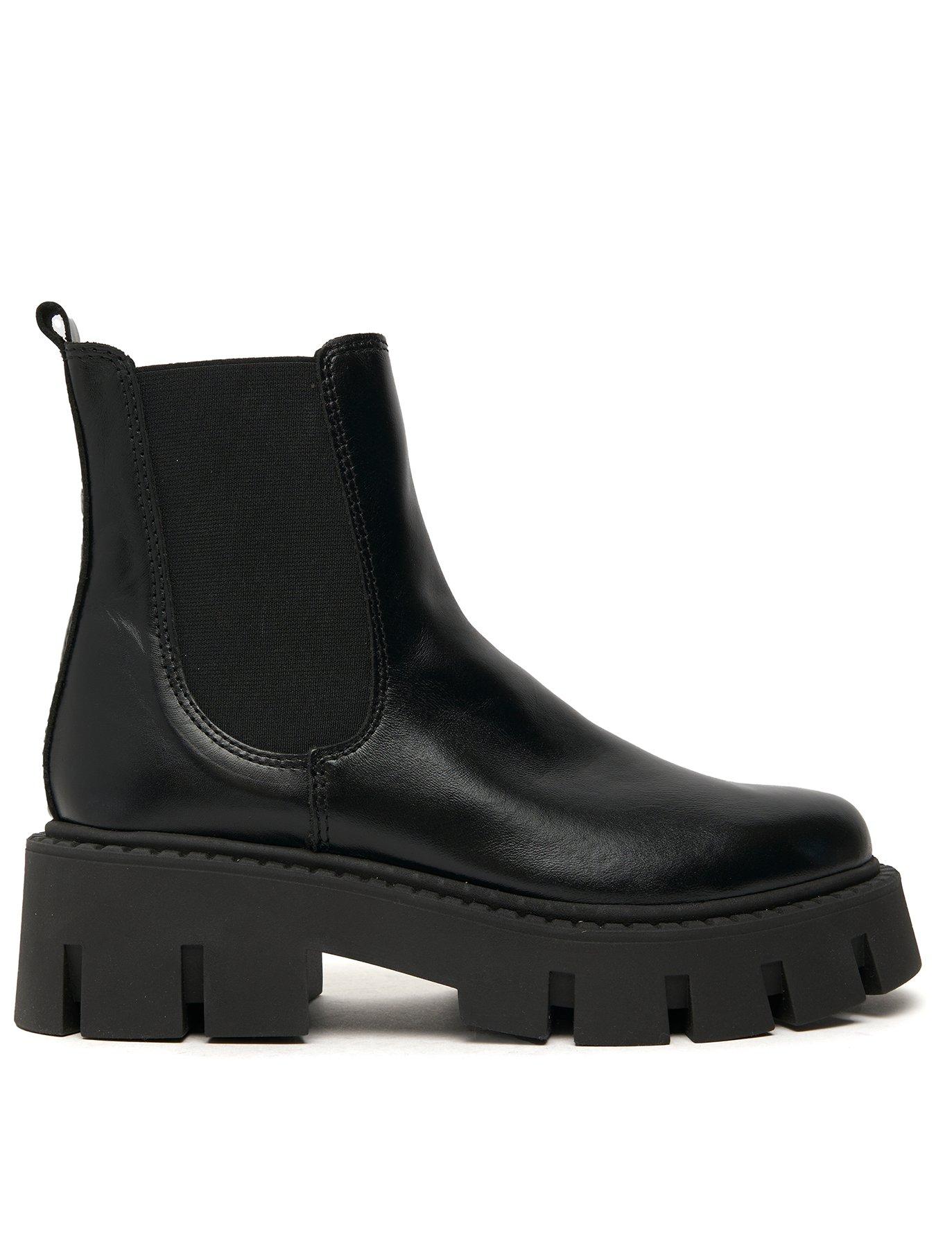 Raid apple black on sale studded chelsea boots