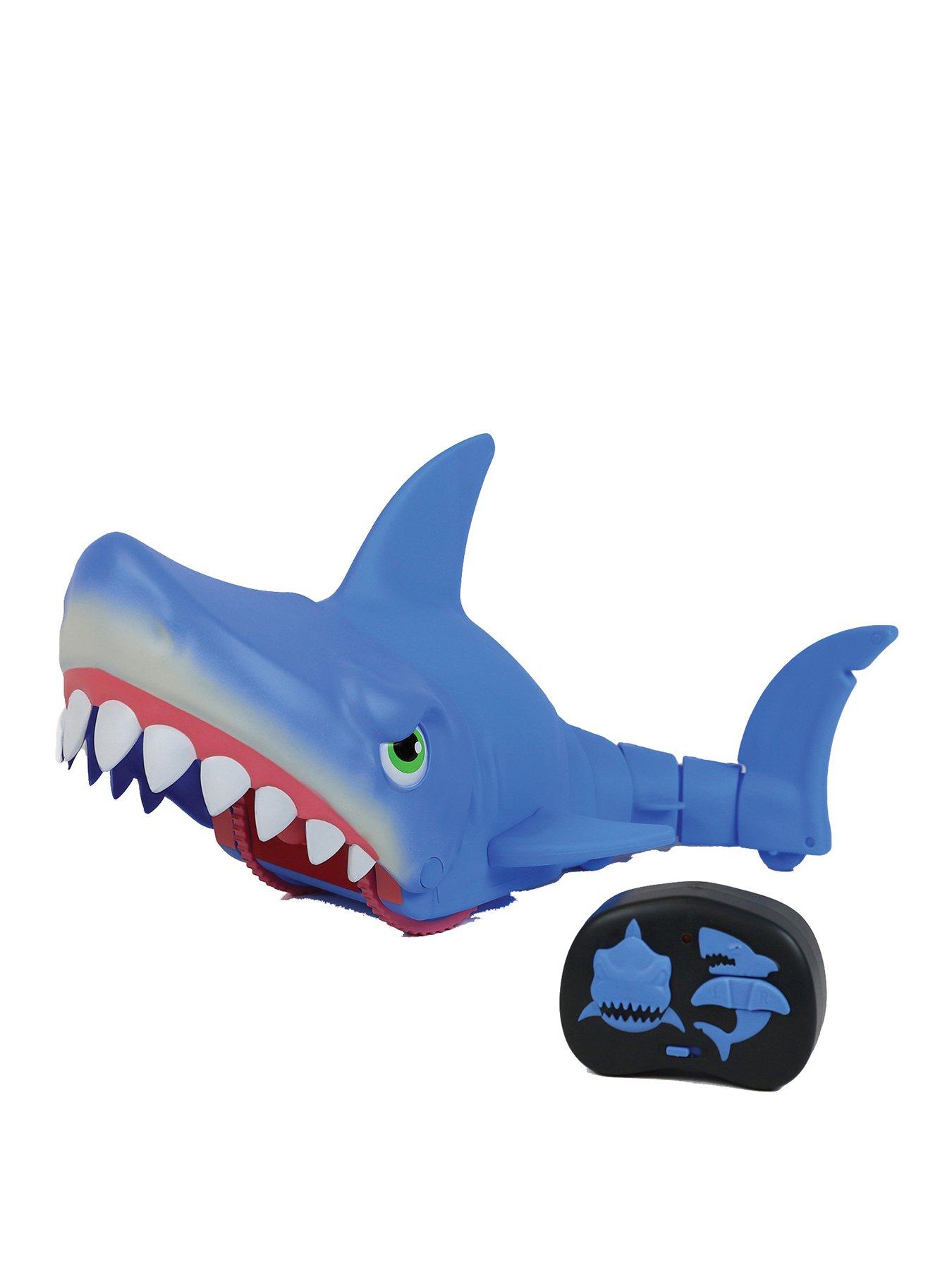 Chomping store shark toy