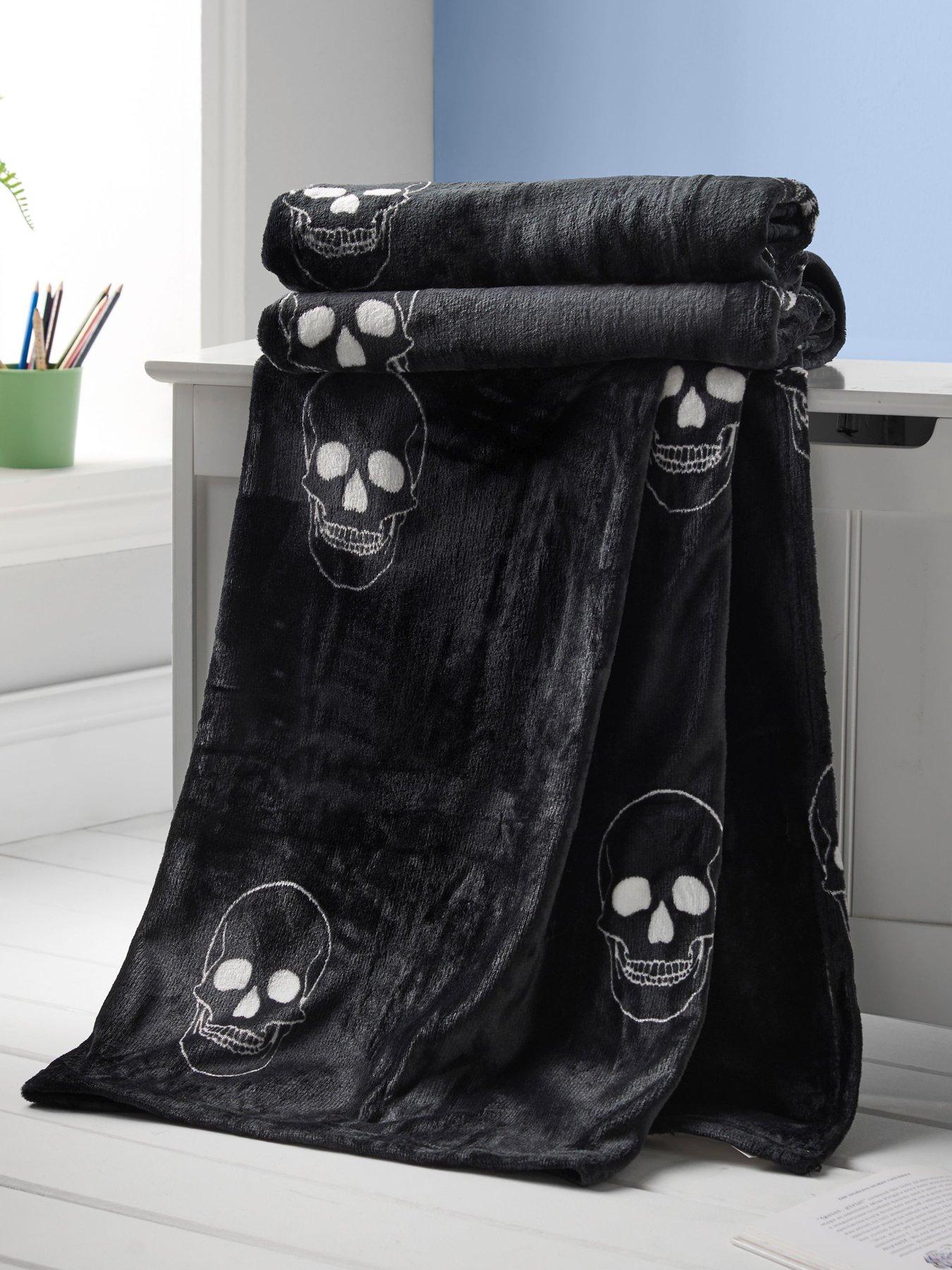 Catherine Lansfield Skulls Halloween Throw