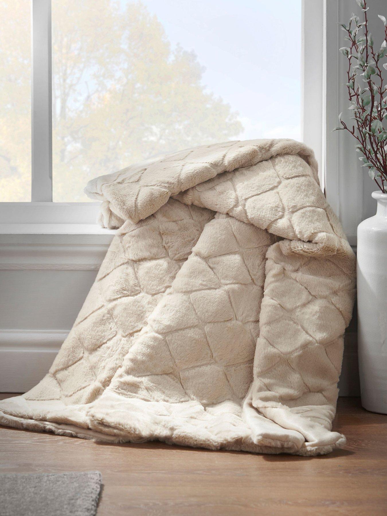 Catherine Lansfield Cosy Diamond Soft Throw - Natural