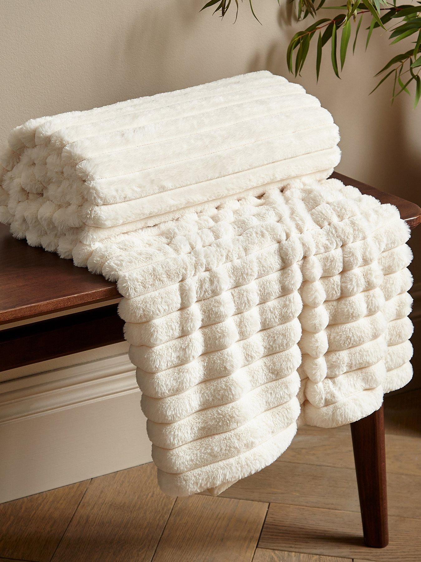 Catherine Lansfield Cosy Ribbed Soft Throw - Cream