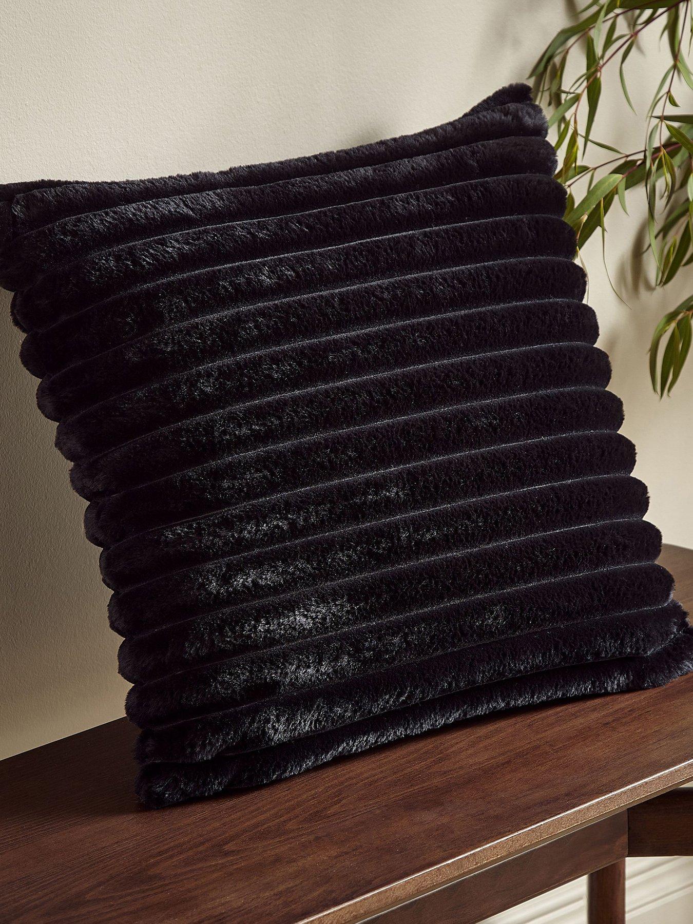 catherine-lansfield-cosy-ribbed-cushion