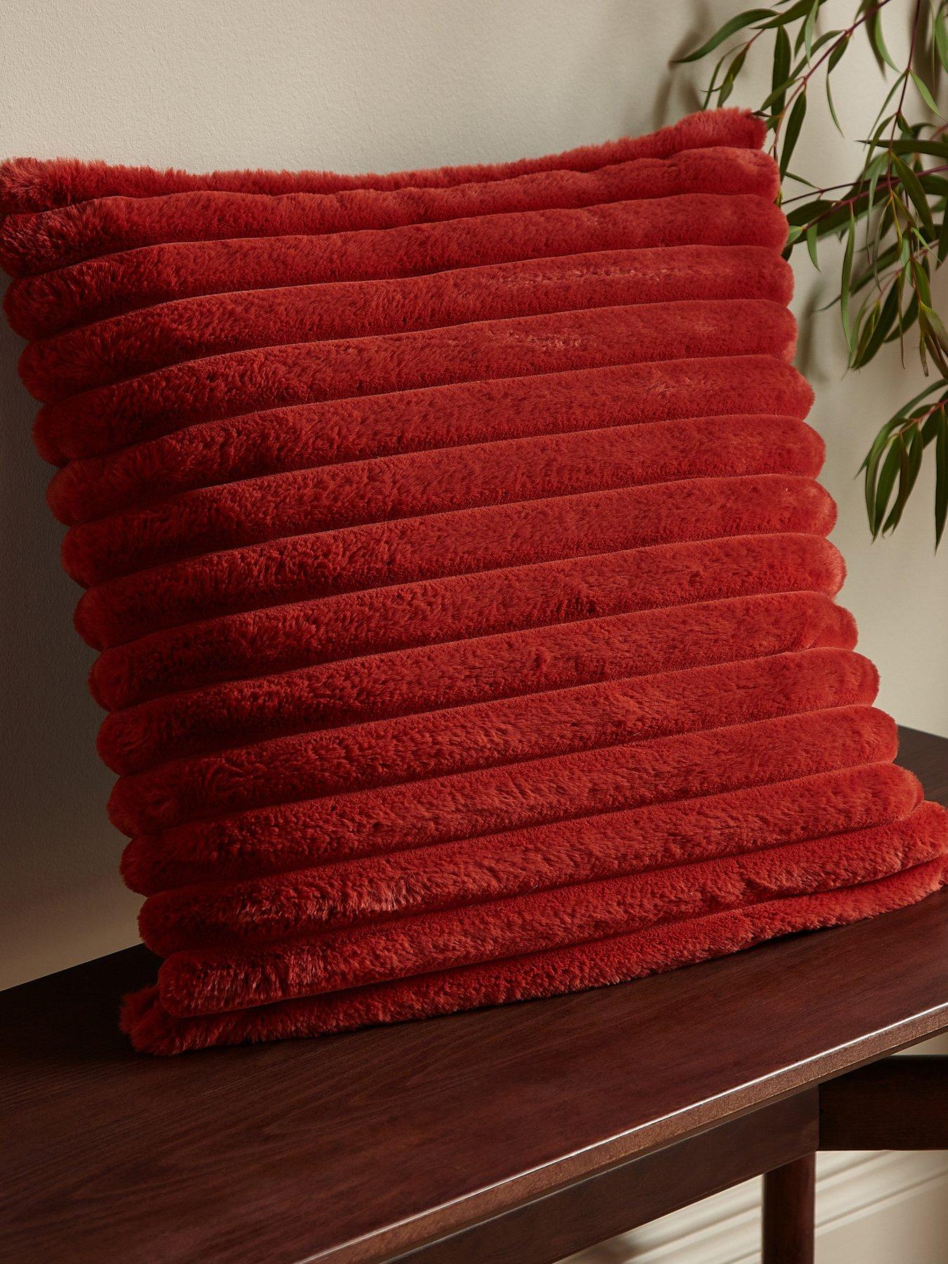 catherine-lansfield-cosy-ribbed-cushion