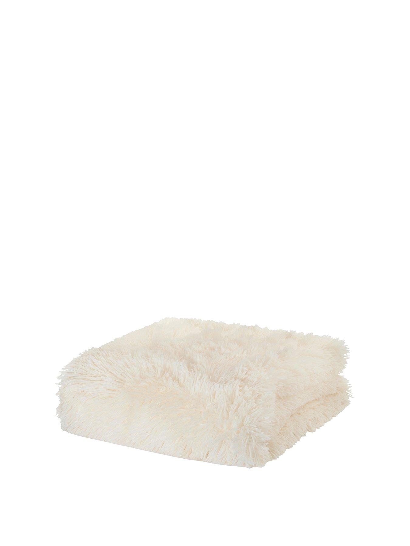 Image 2 of 5 of Catherine Lansfield Cuddly Large Family Cosy Throw
