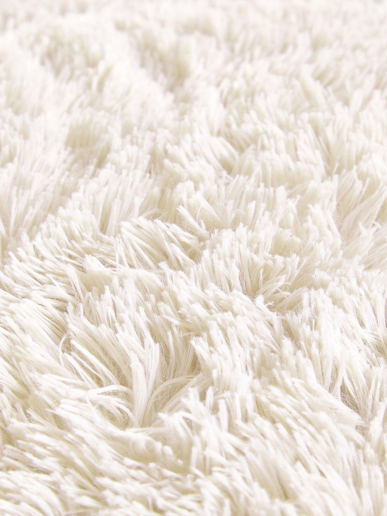 Image 3 of 5 of Catherine Lansfield Cuddly Large Family Cosy Throw