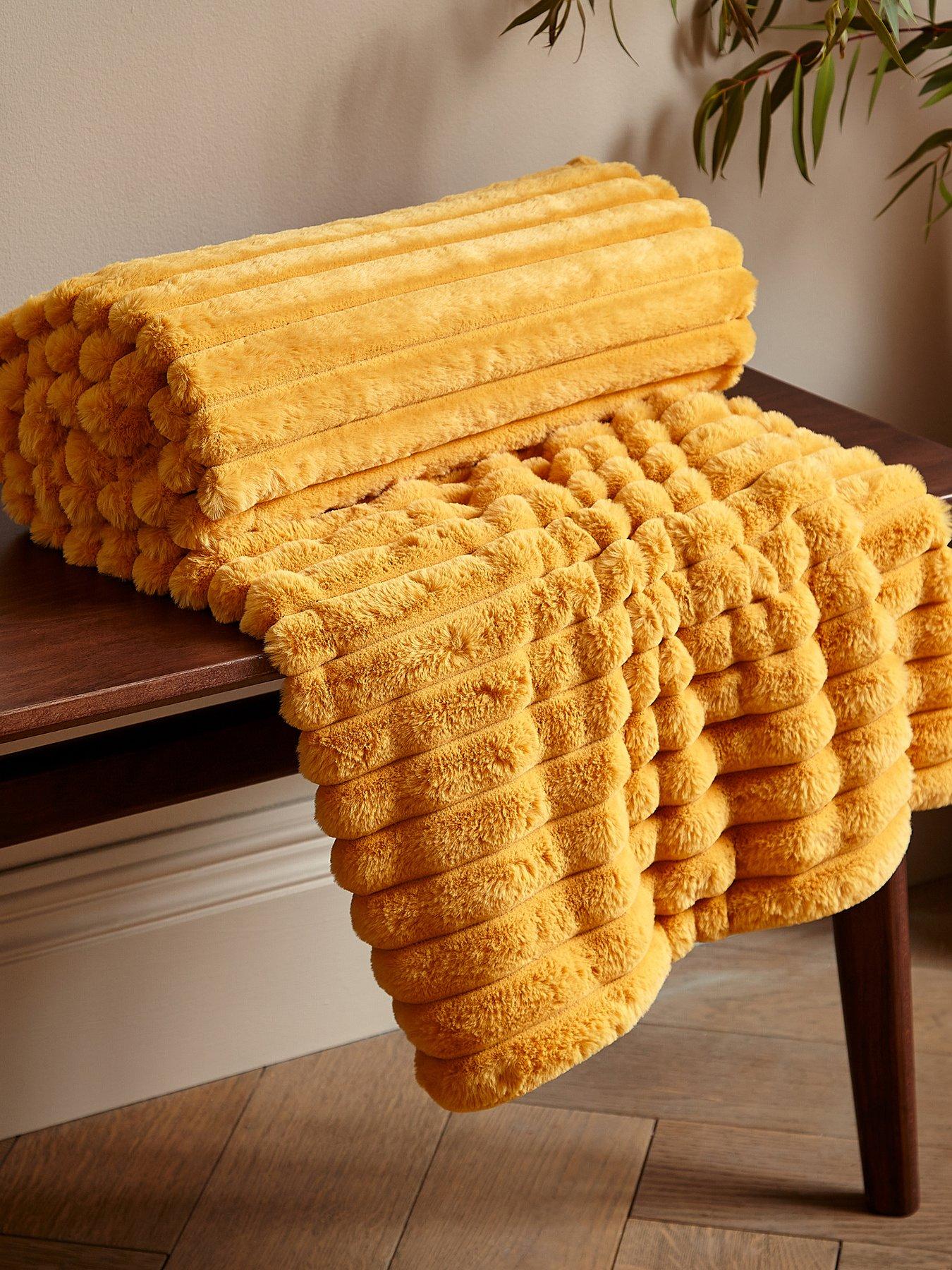 Catherine Lansfield Cosy Ribbed Throw - Natural
