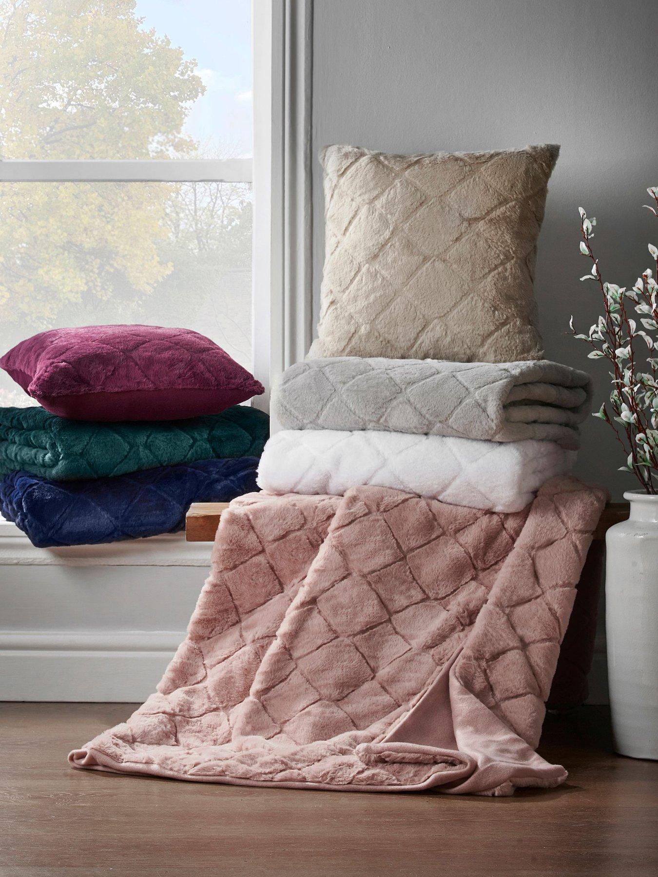 Image 4 of 4 of Catherine Lansfield Cosy Diamond Soft Throw - Plum