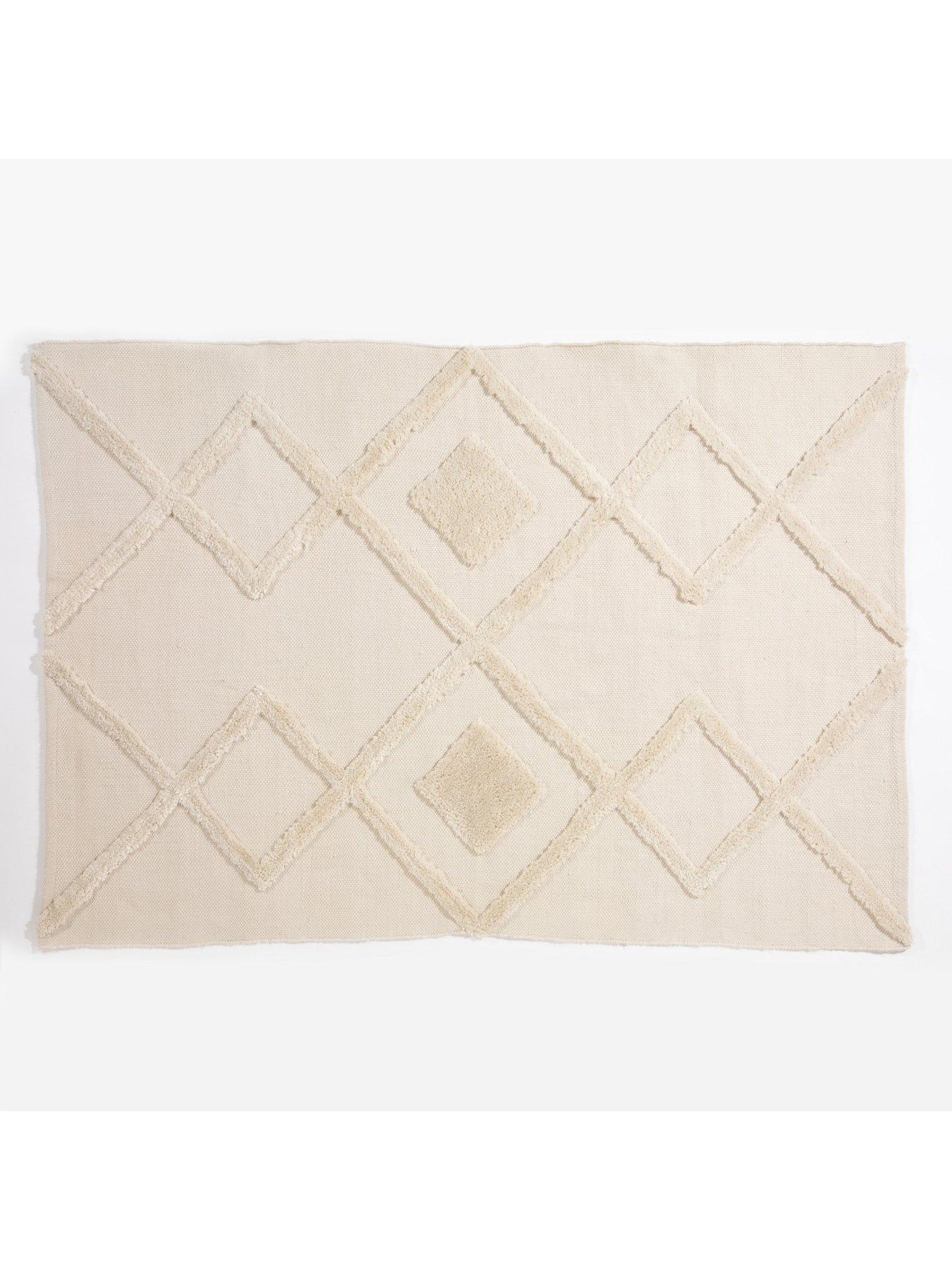 Product photograph of Esselle Revival Windsor 100 Pet Diamond Rug from very.co.uk