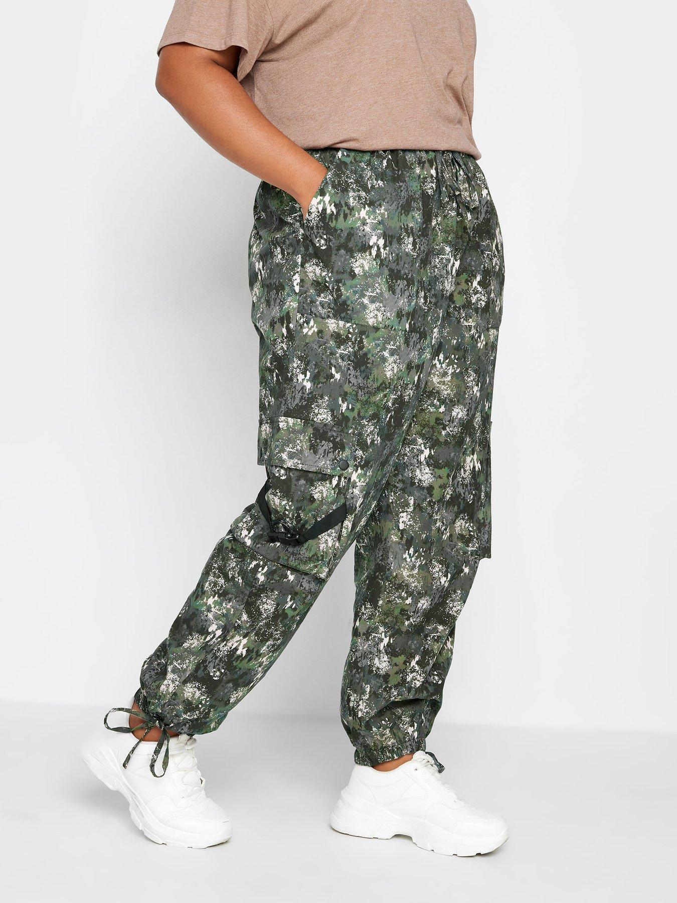 Green camouflage cargo sales pants