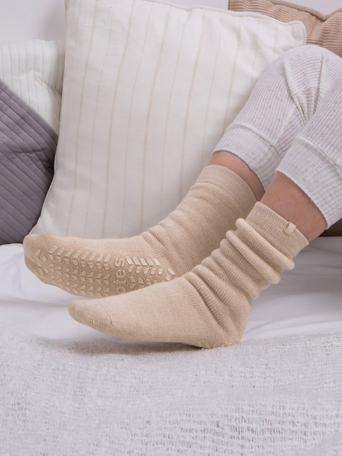 Image 2 of 4 of TOTES Totes1pp Thermal Brushed Original Slipper Socks With 3.0 Tog Rating - Cream