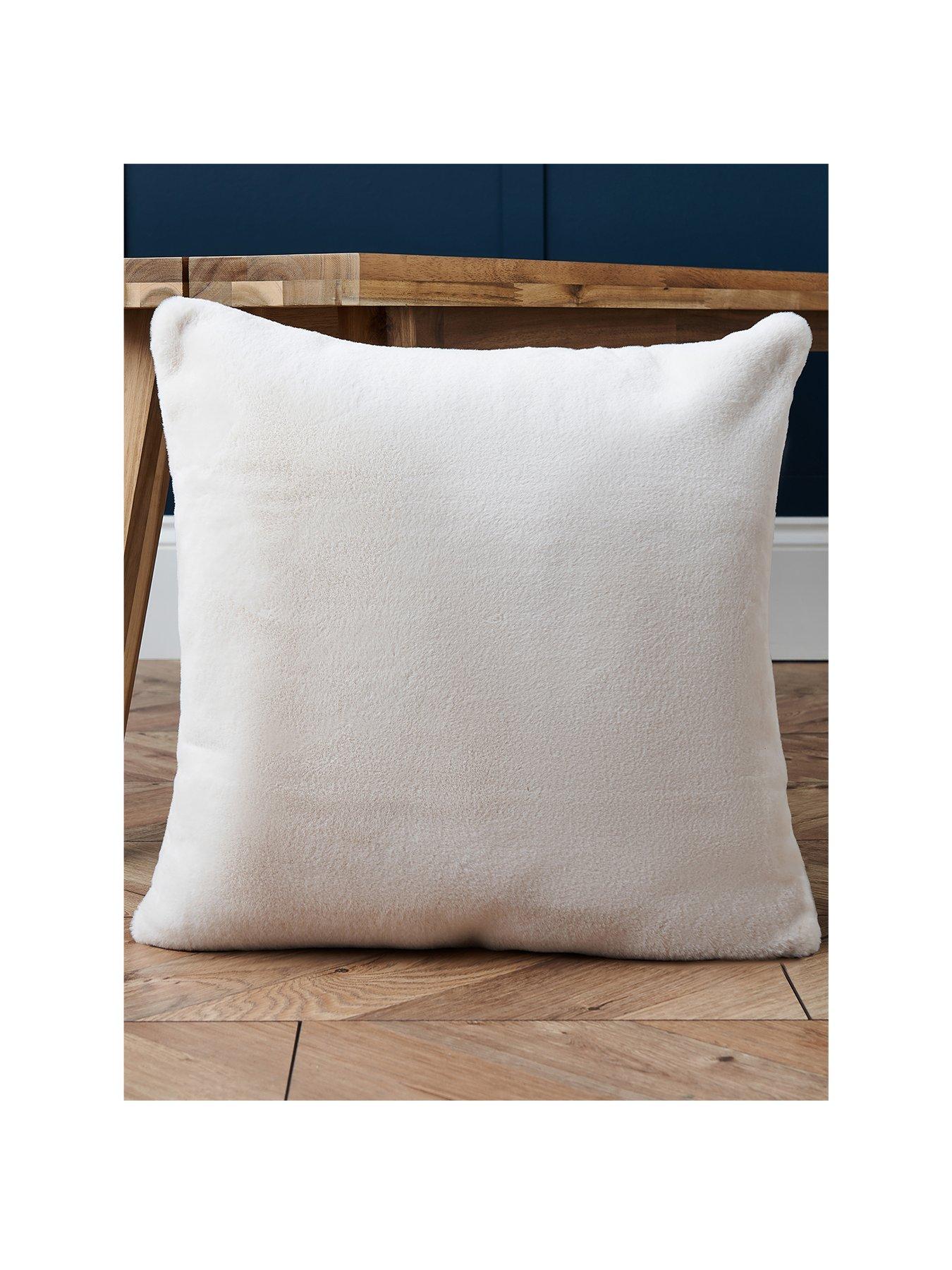 https://media.very.co.uk/i/very/VNVWK_SQ1_0000000067_CREAM_SLf/very-home-faux-fur-cushion.jpg?$180x240_retinamobilex2$&$roundel_very$&p1_img=sale_2017