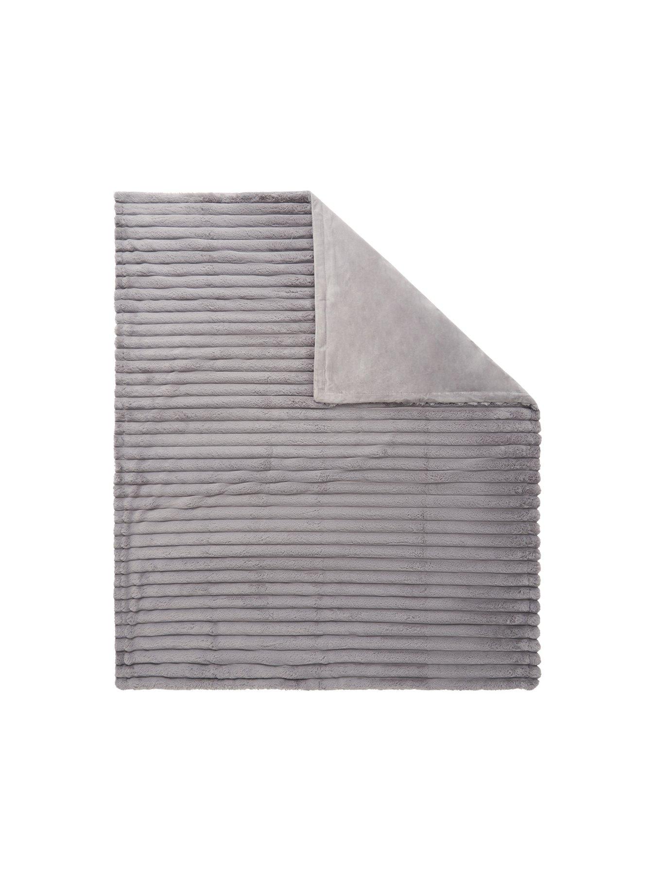 Image 4 of 4 of The Very Collection Chunky Ribbed&nbsp;Throw