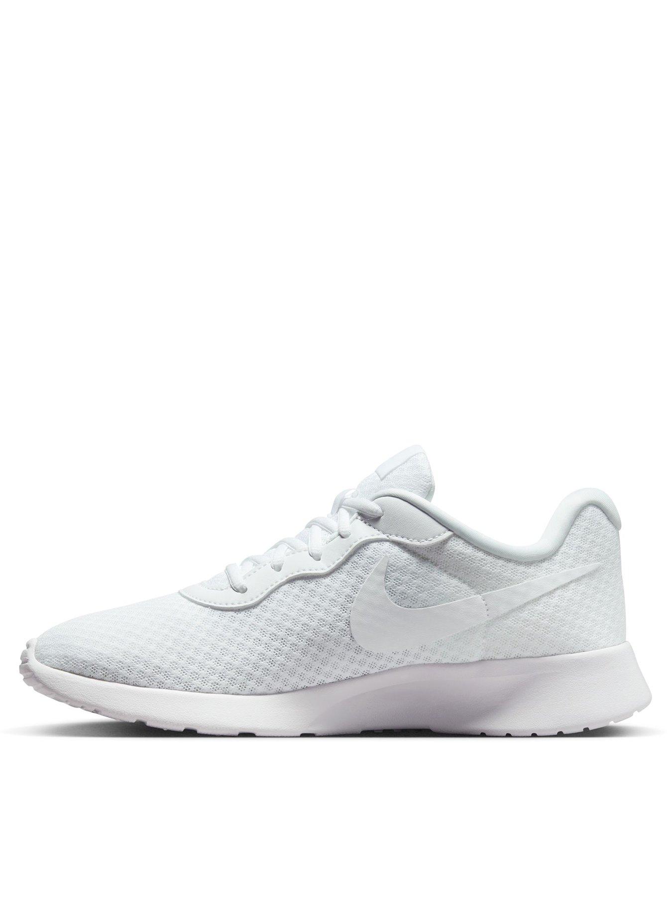 Nike tanjun 2025 trainers womens white