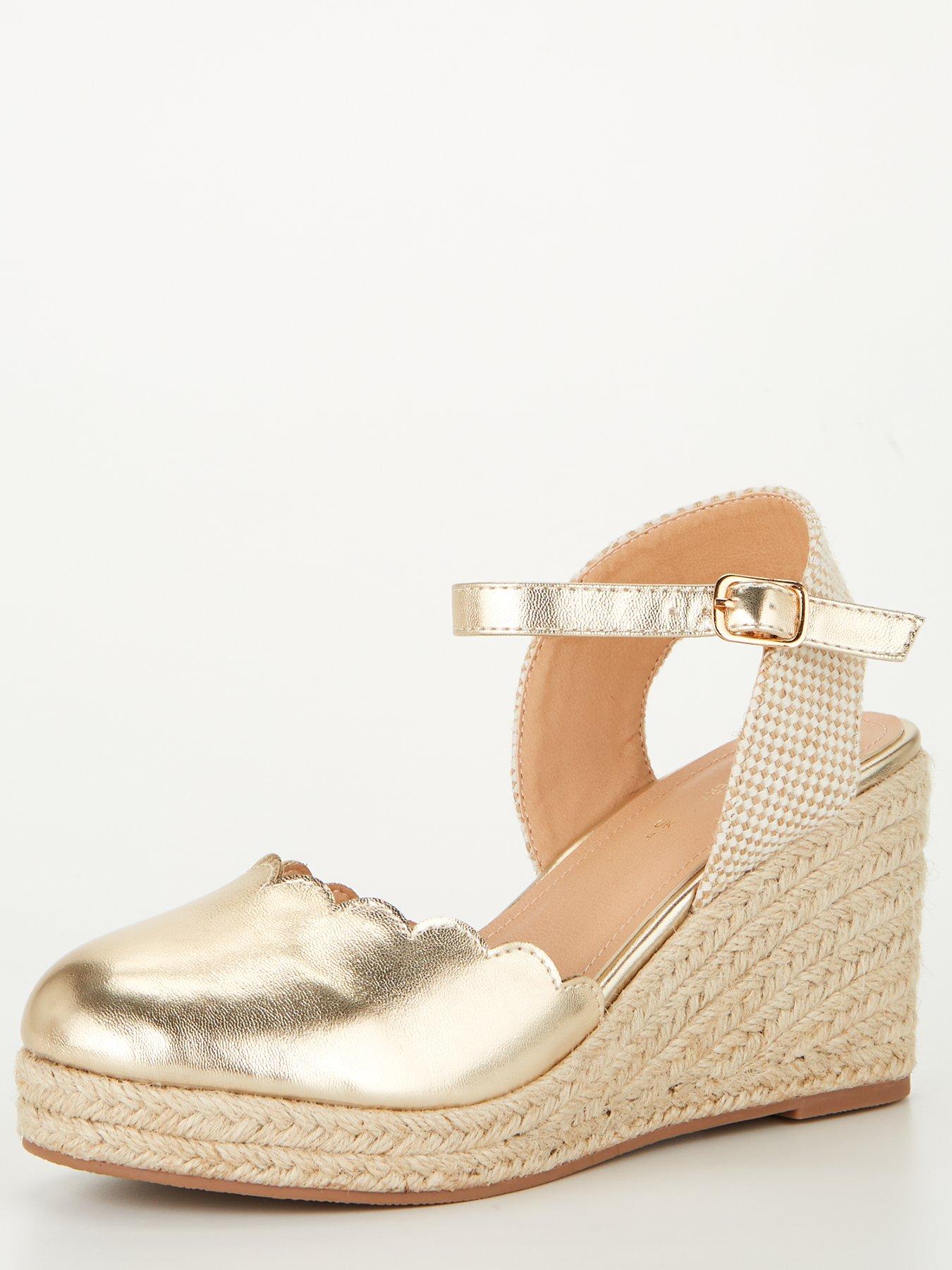 Scalloped wedge sandal clearance