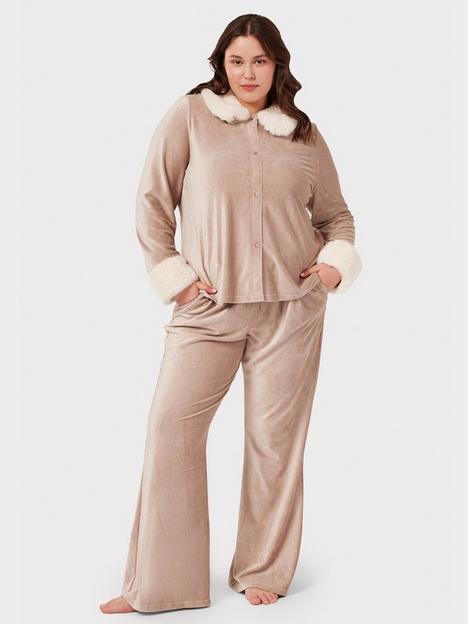 chelsea-peers-chelsea-print-curve-corduroy-faux-fur-long-pyjama-set