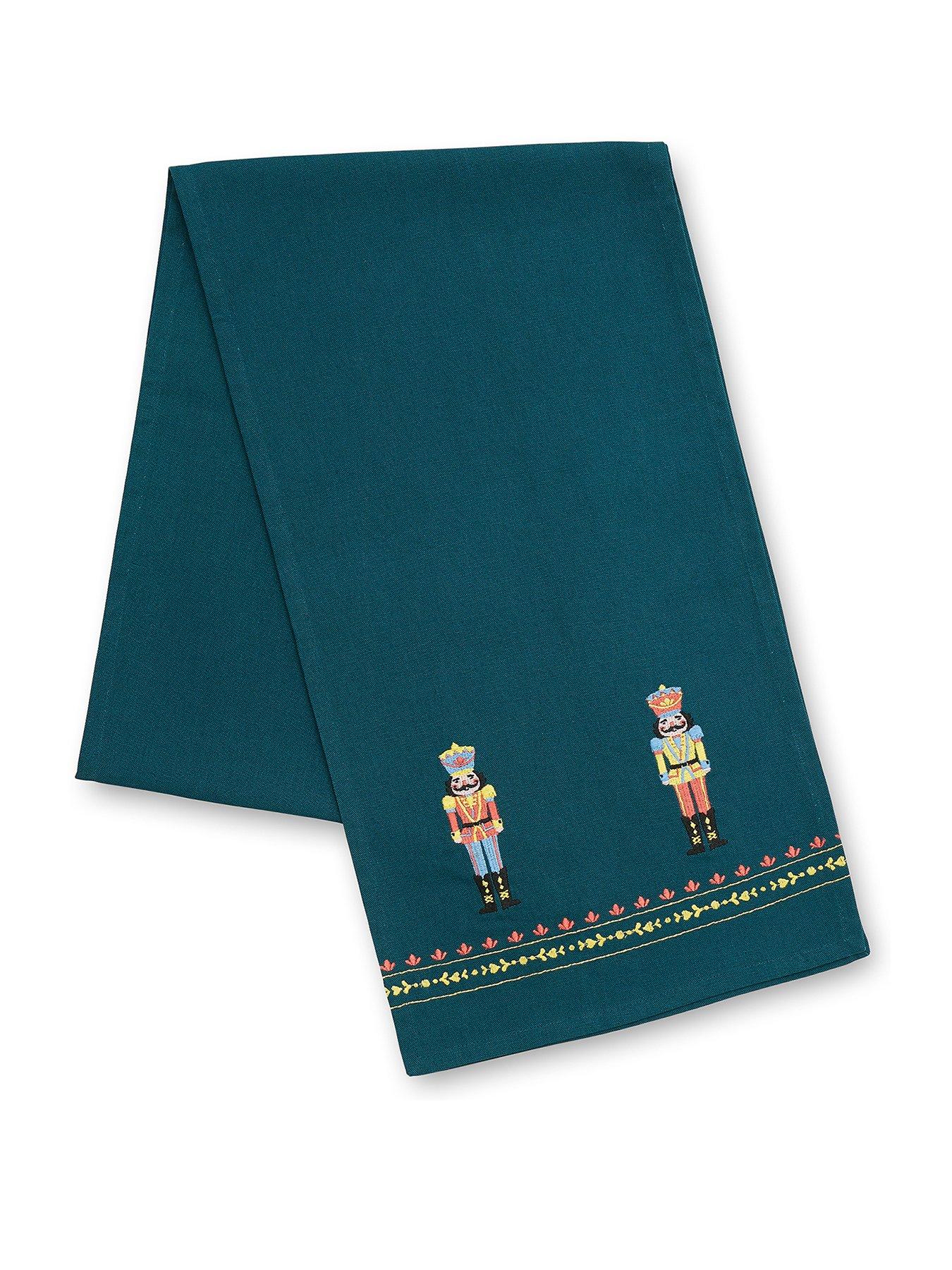 catherine-lansfield-nutcracker-table-runner