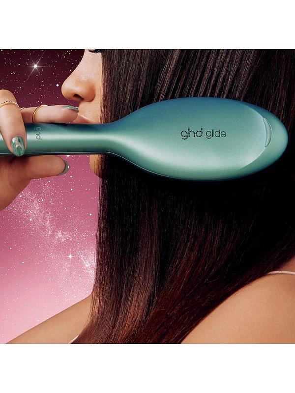 Image 5 of 6 of ghd Glide Limited Edition Hot Brush Gift Set in Jade (Worth &pound;229)