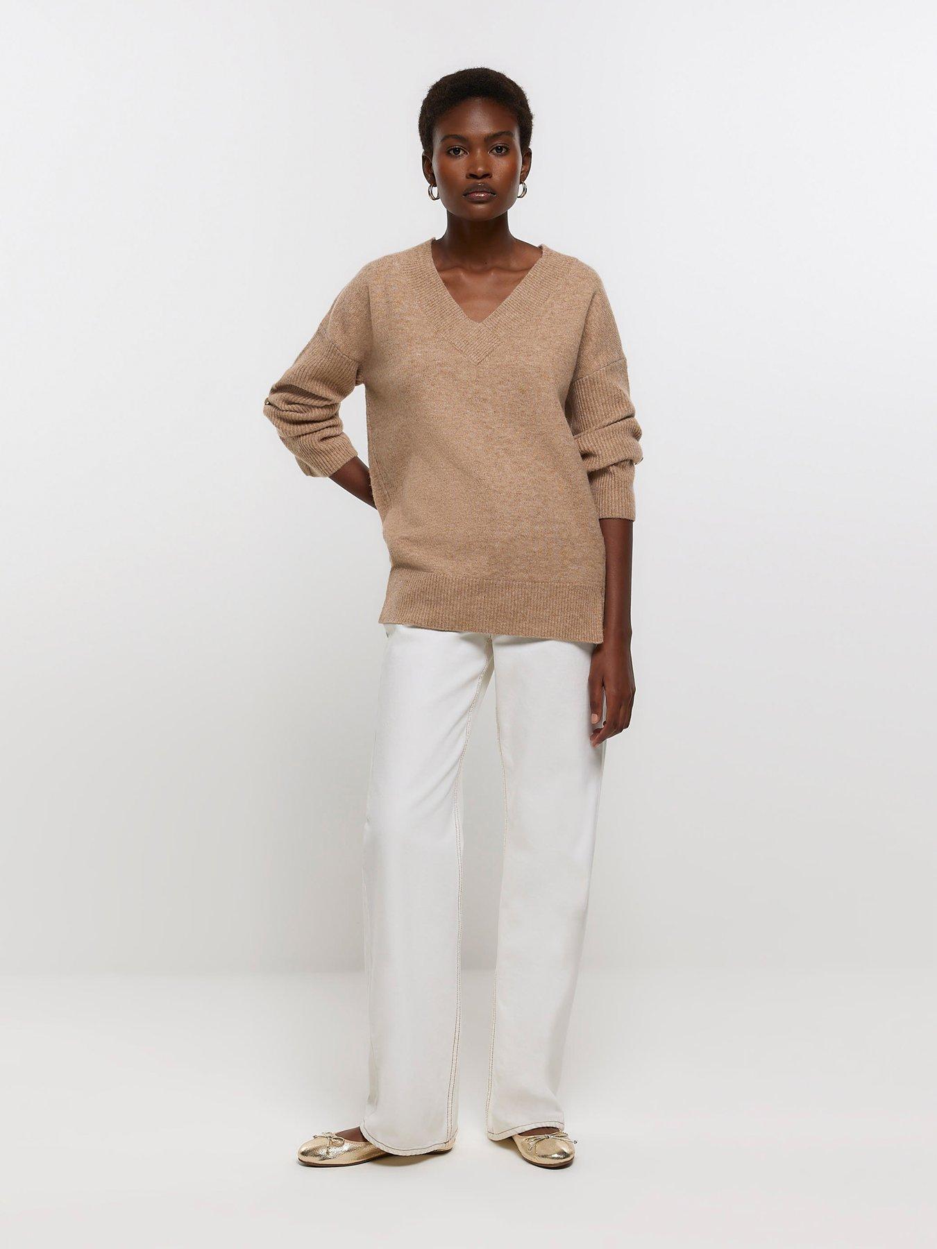 Beige v 2024 neck jumper