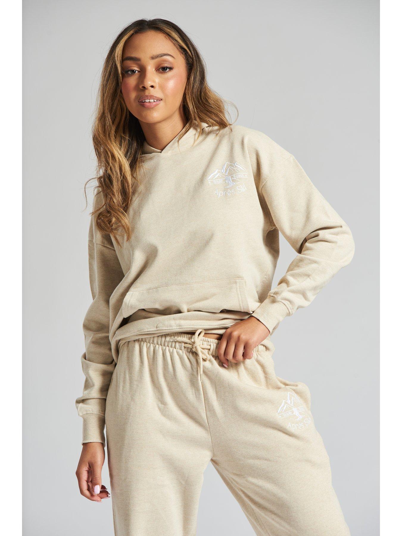 Image 4 of 5 of South Beach Ski Apres Club In Beige