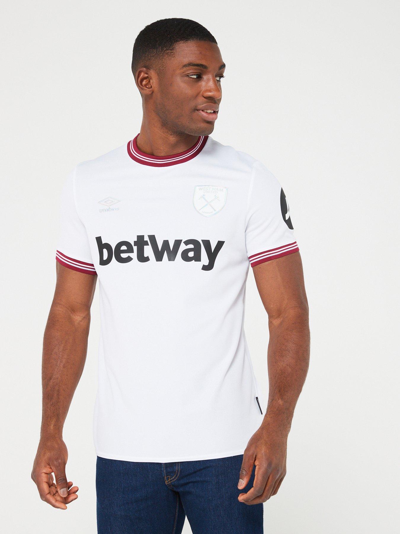 Umbro sports deals t shirts