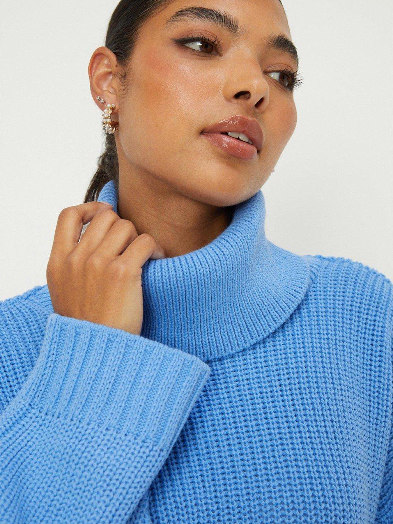 Light blue roll outlet neck